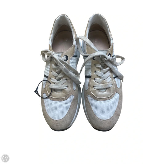 Shoes Sneakers By Clothes Mentor In Cream, Size: 7