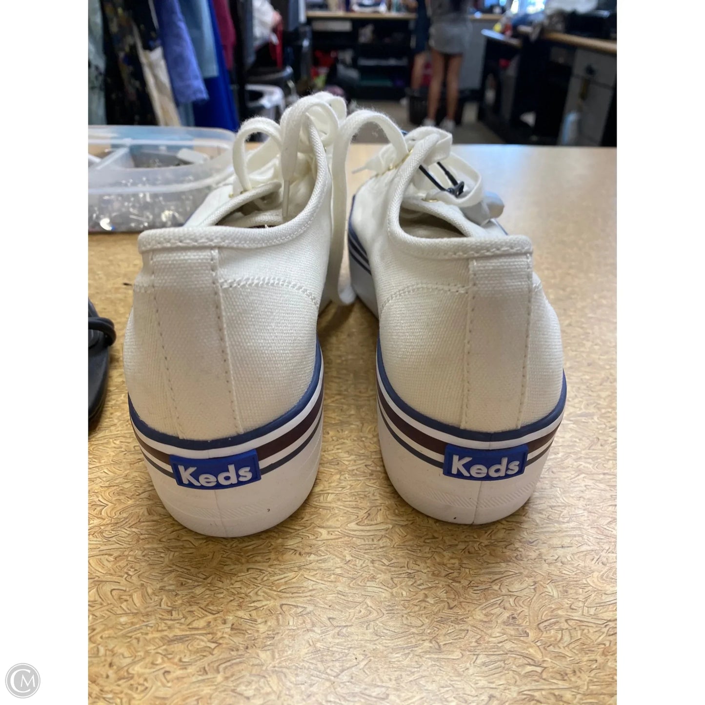 Shoes Sneakers By Keds In White, Size: 9.5