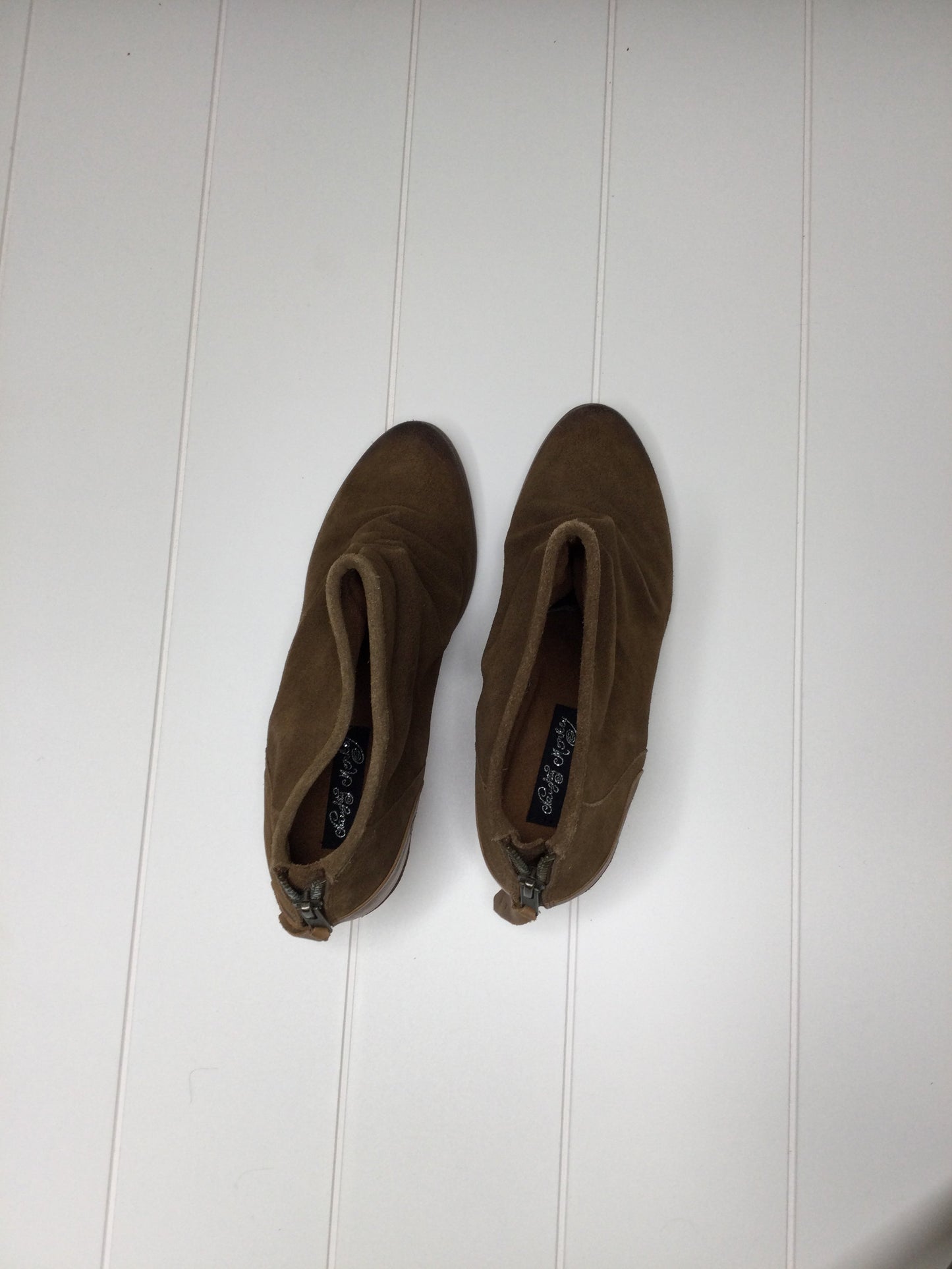 Boots Ankle Heels By Naughty Monkey Size: 9.5