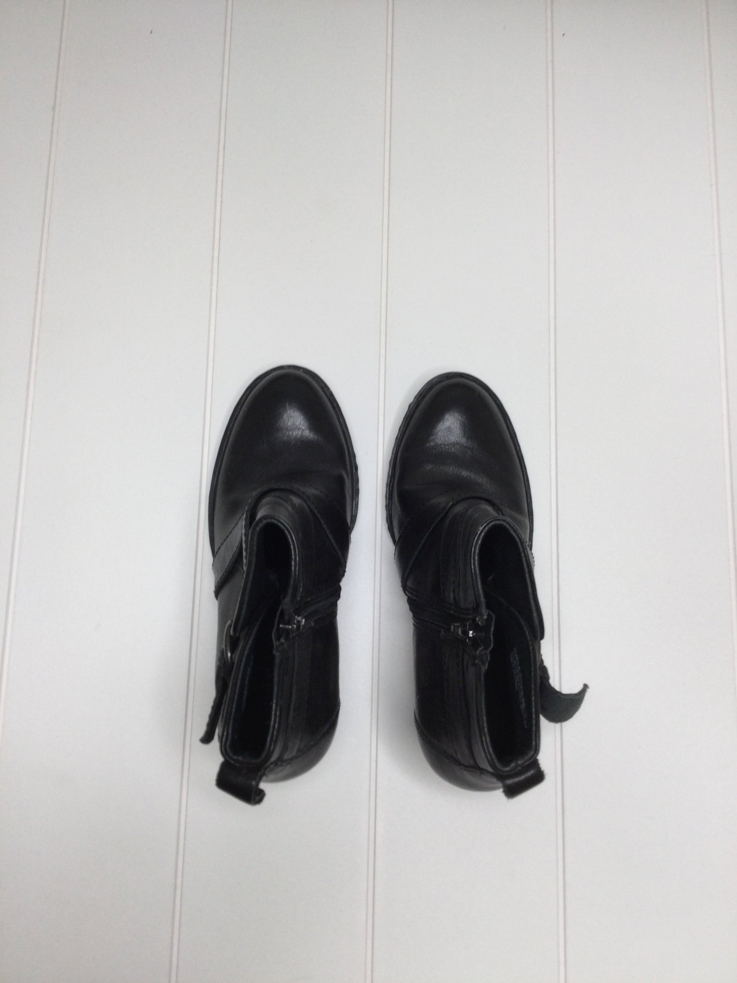 Boots Ankle Heels By Born Size: 6.5