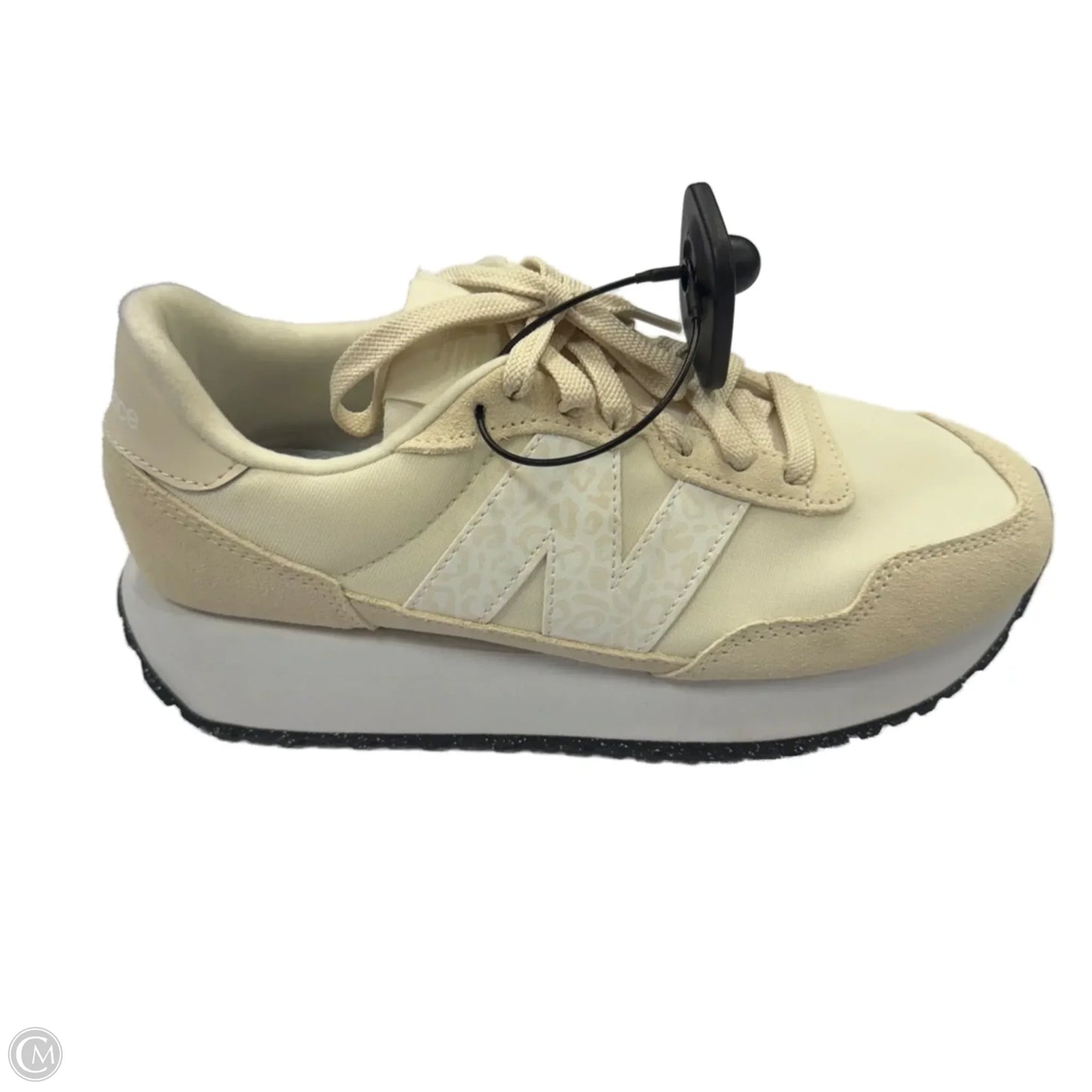 Shoes Athletic By New Balance In Cream, Size: 8