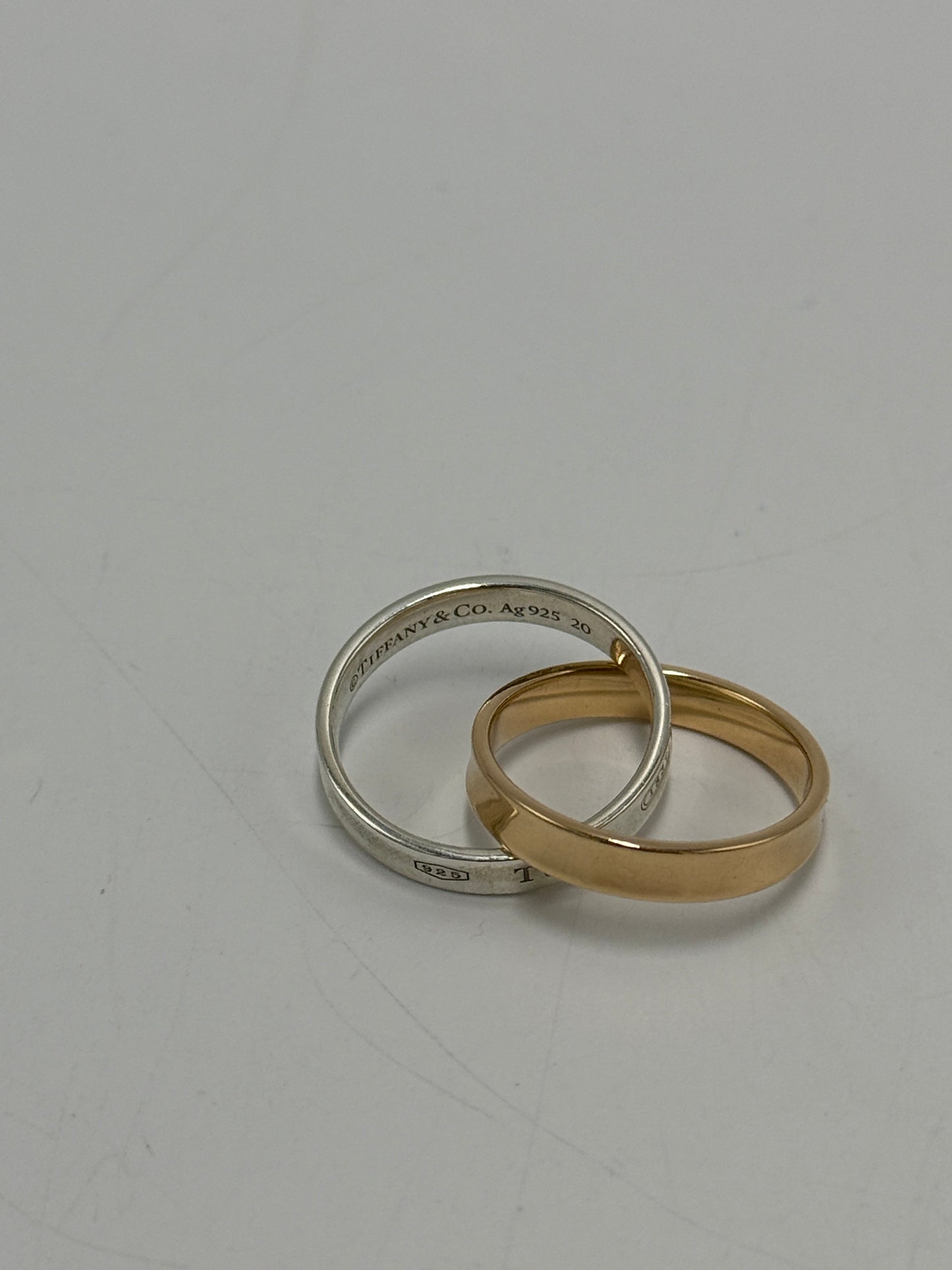 Tiffany And Company 18K Interlocking Circles Luxury Ring , Size: 6