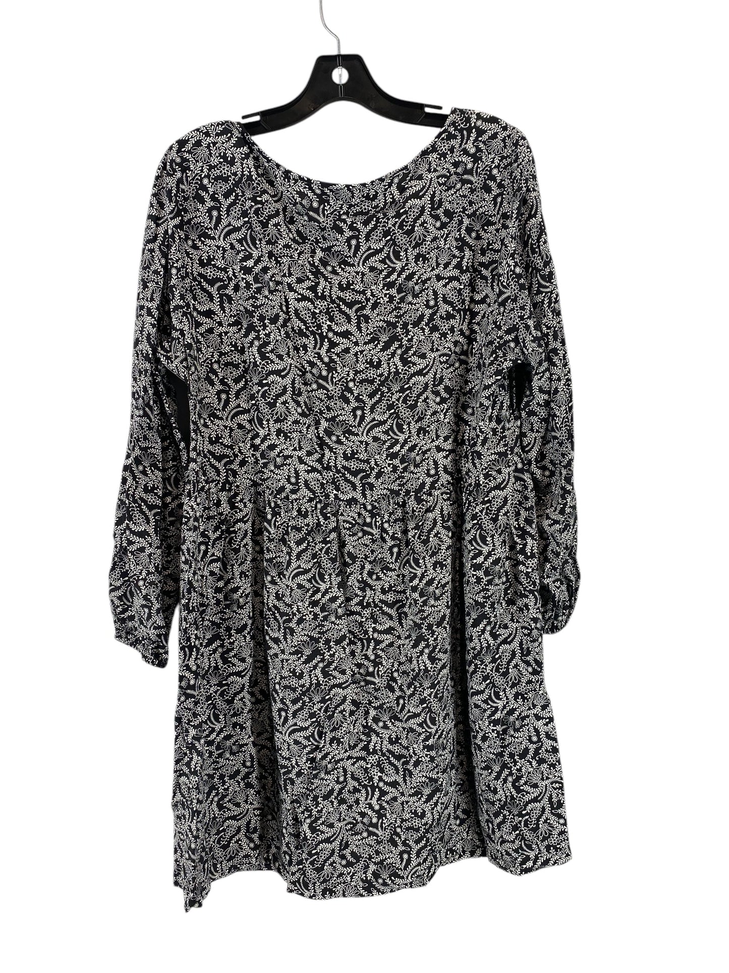 Dress Casual Short By Old Navy In Black & White, Size: L