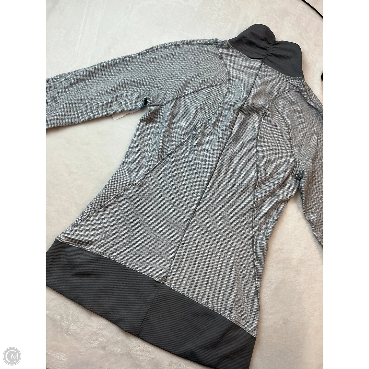Athletic Top Long Sleeve Collar By Lululemon In Grey, Size: 4