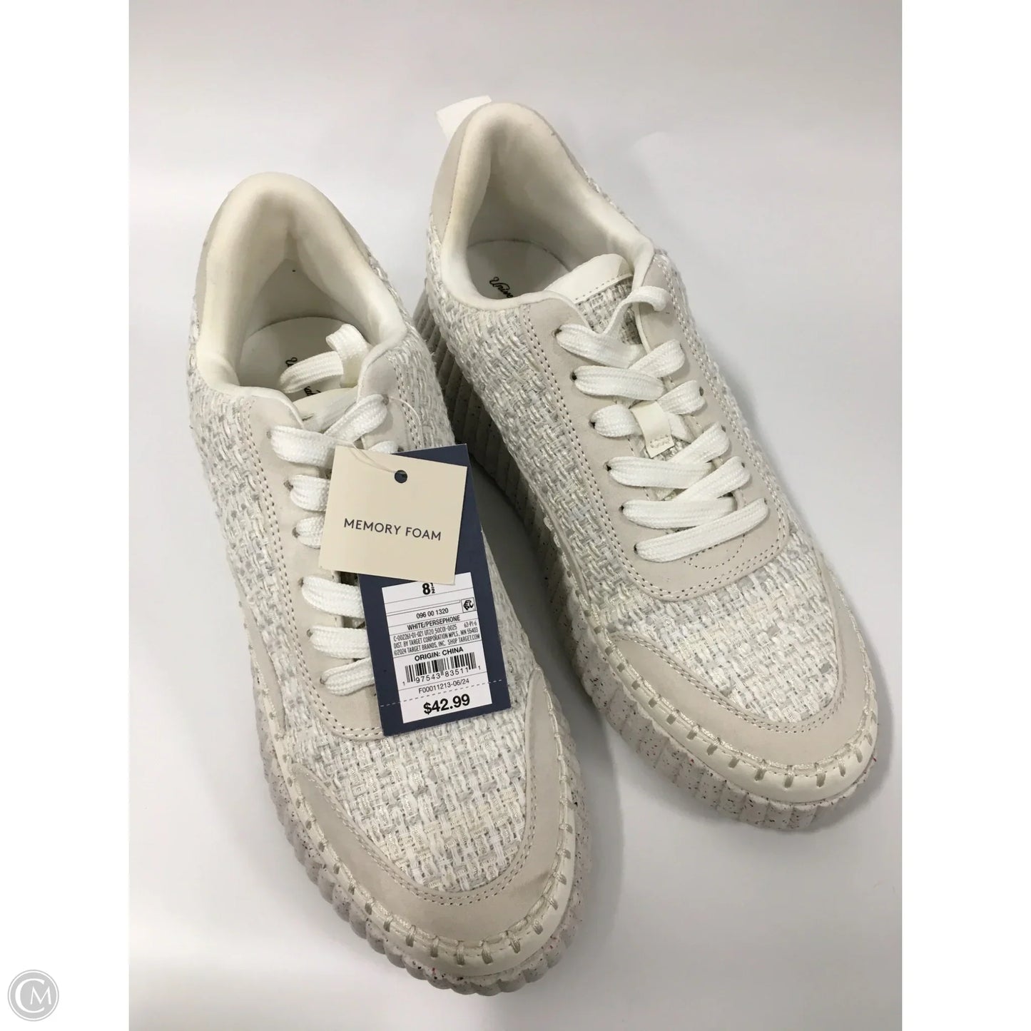 Shoes Sneakers By Universal Thread In White, Size: 8.5