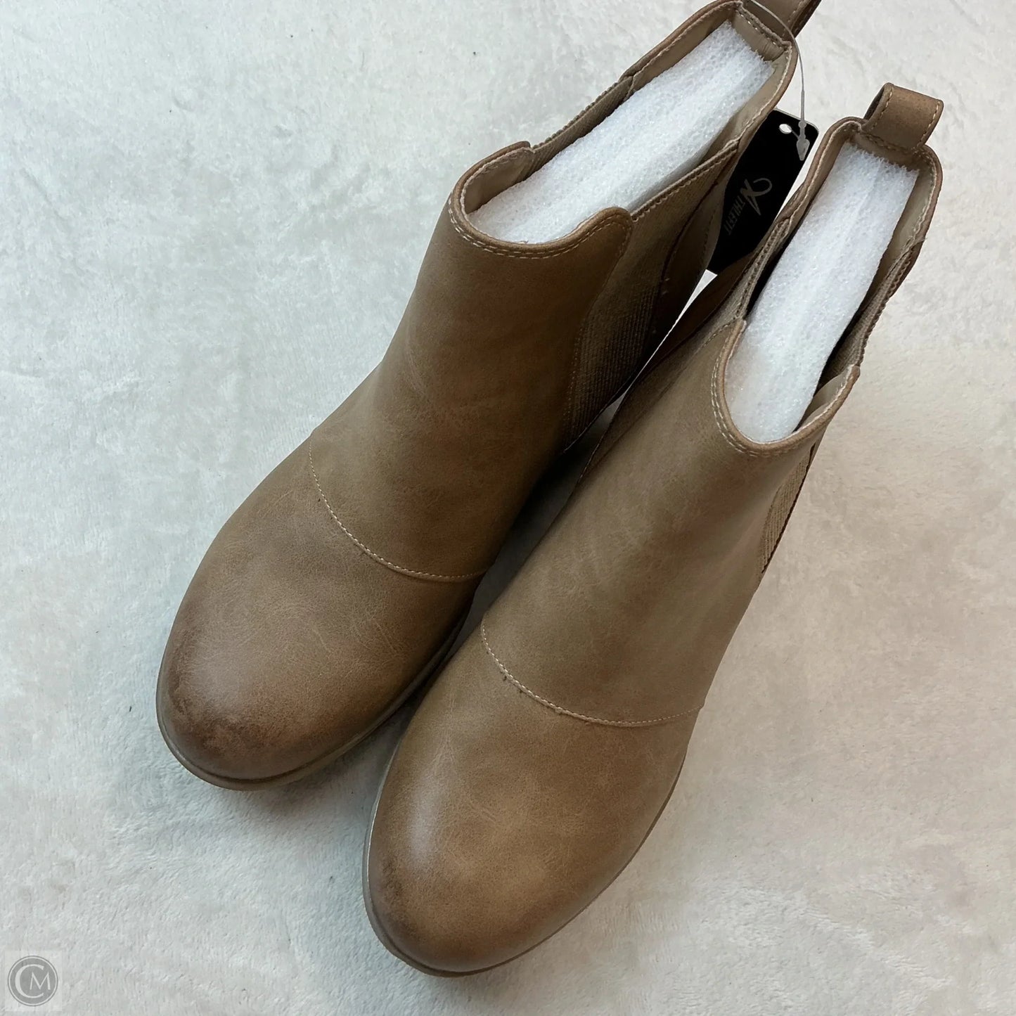 Boots Ankle Flats By Clothes Mentor In Brown, Size: 9.5