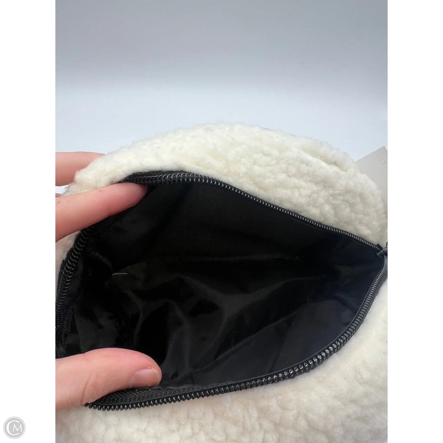 Makeup Bag Designer By Kate Spade, Size: Medium