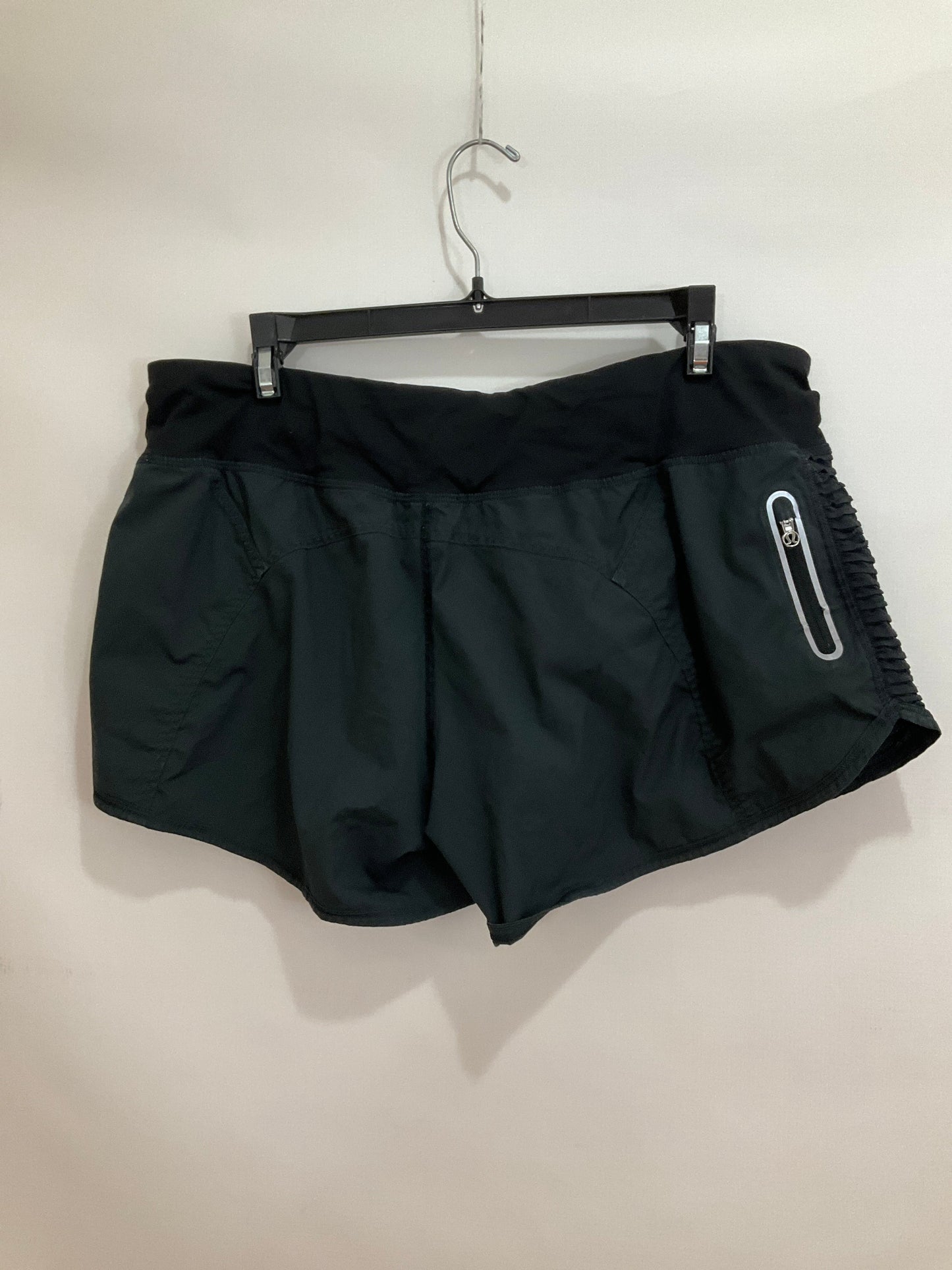 Athletic Shorts By Lululemon Size: 6