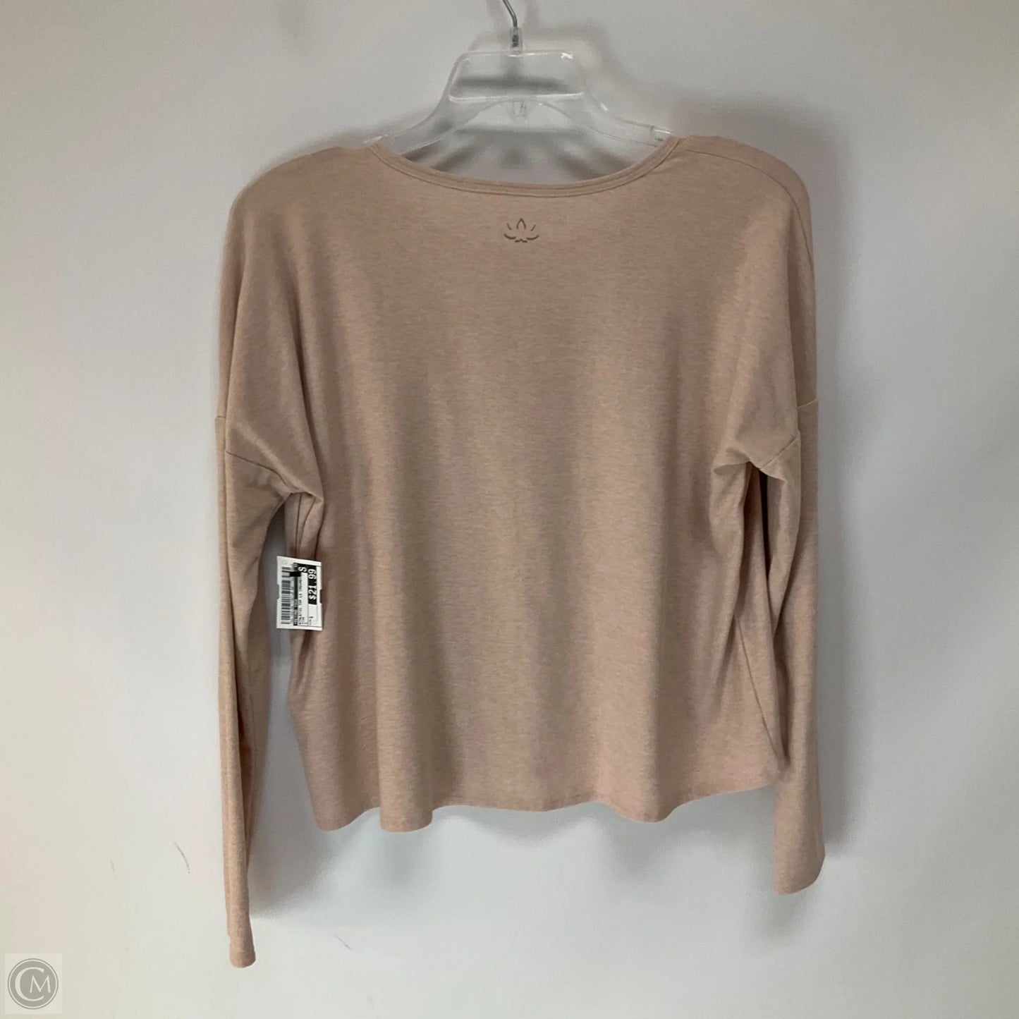 Athletic Top Long Sleeve Crewneck By Beyond Yoga In Pink, Size: S