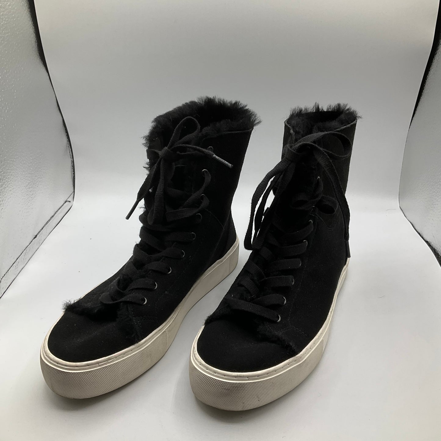 Shoes Sneakers By Ugg Size: 10
