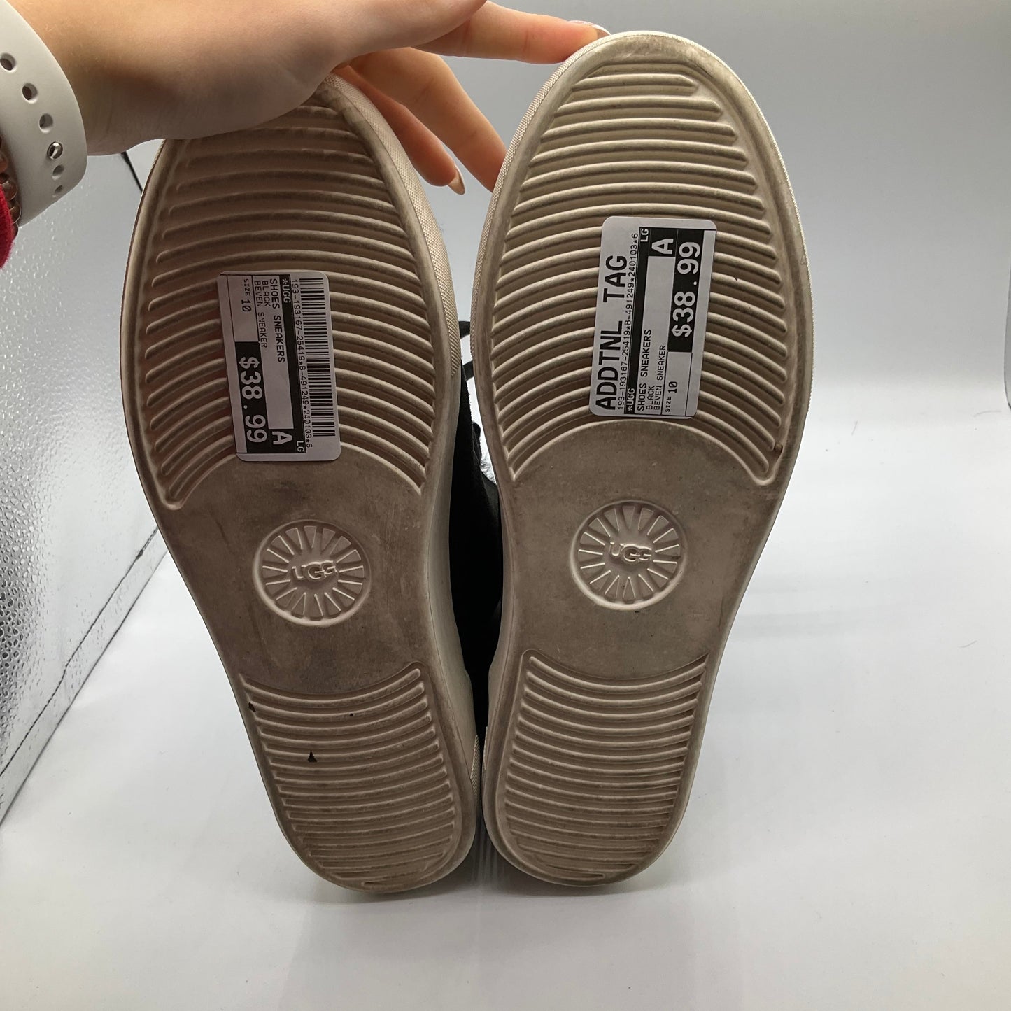 Shoes Sneakers By Ugg Size: 10