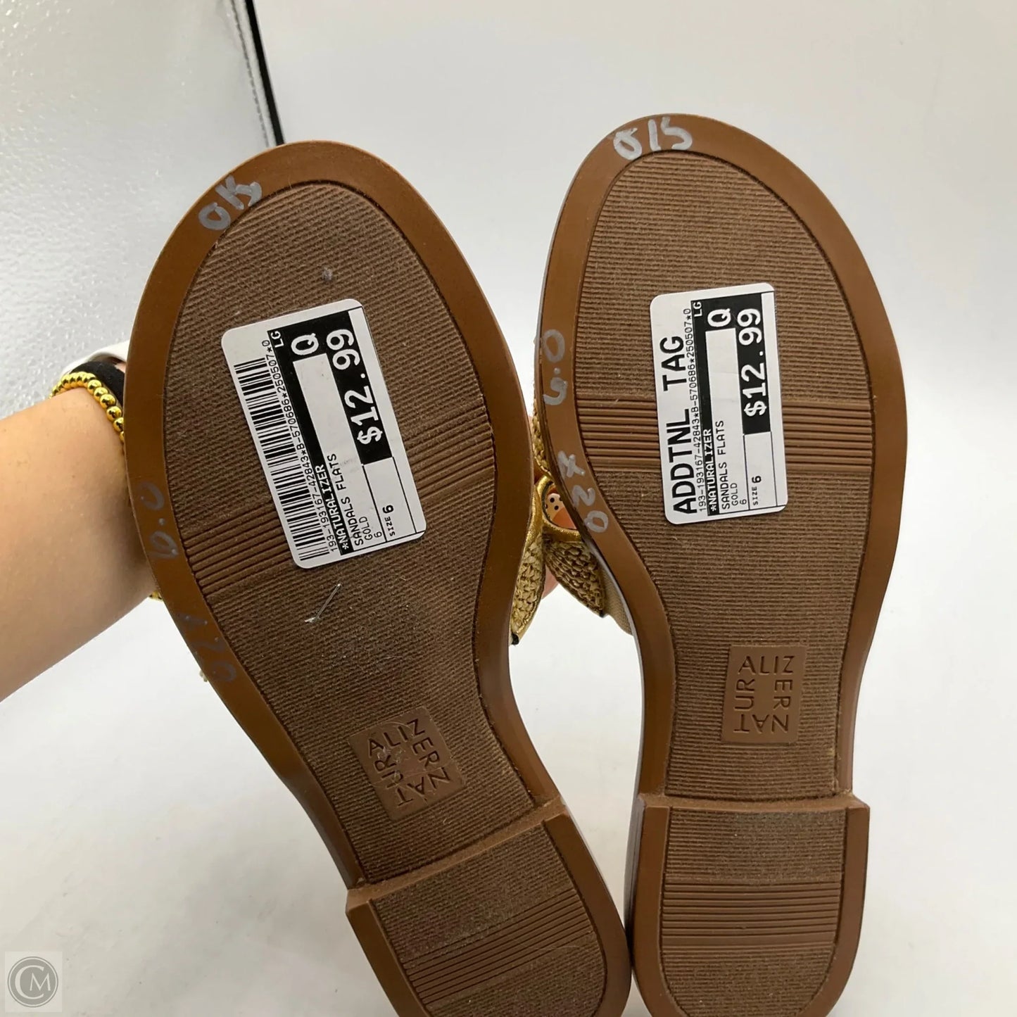 Sandals Flats By Naturalizer In Gold, Size: 6