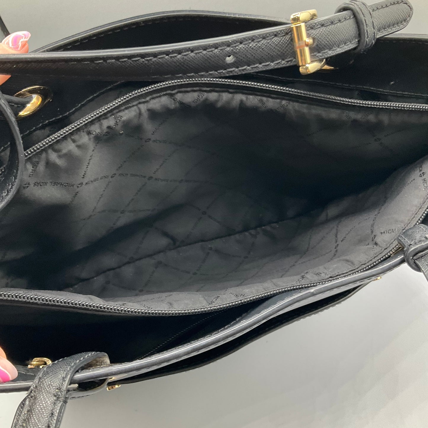 Handbag Designer By Michael Kors Size: Large