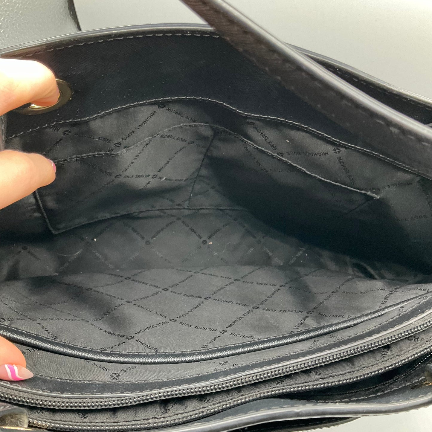 Handbag Designer By Michael Kors Size: Large