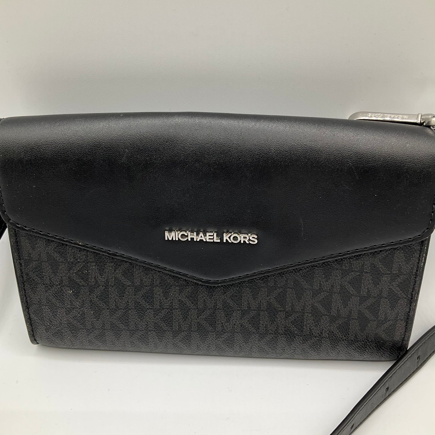 Crossbody Designer By Michael Kors Size: Small