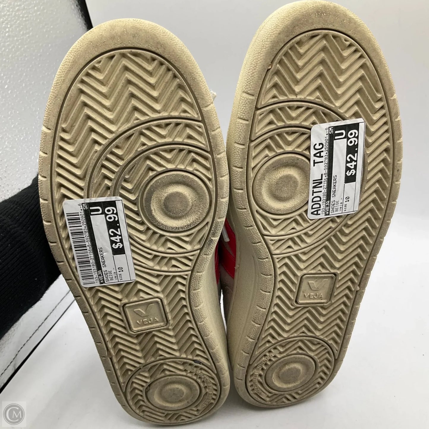 Shoes Sneakers By Veja In Beige, Size: 10