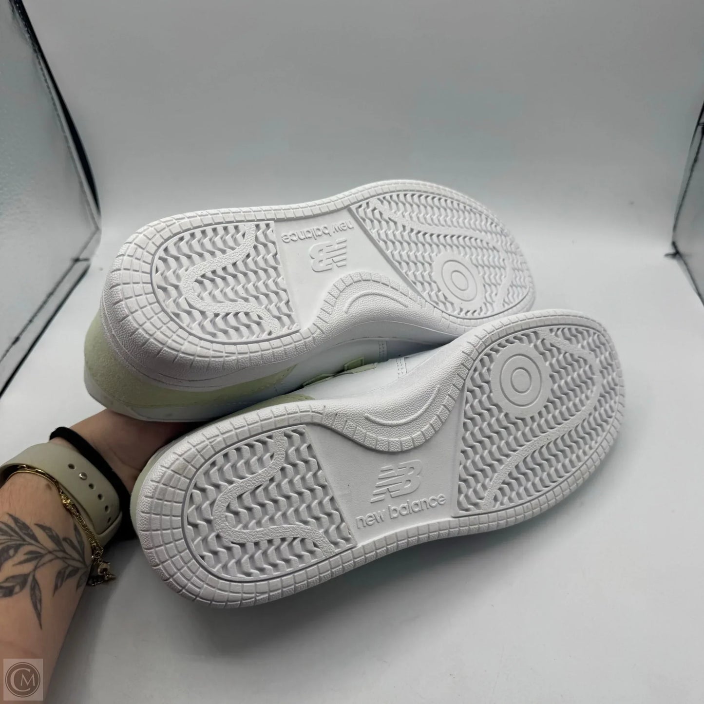 Shoes Sneakers By New Balance In White, Size: 10