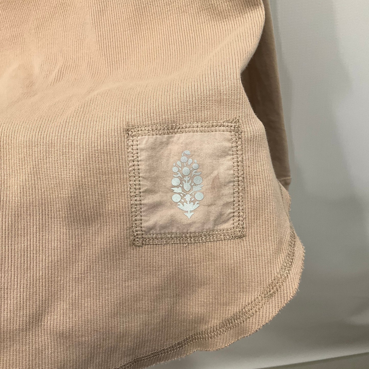 Top Long Sleeve By Free People In Beige, Size: S