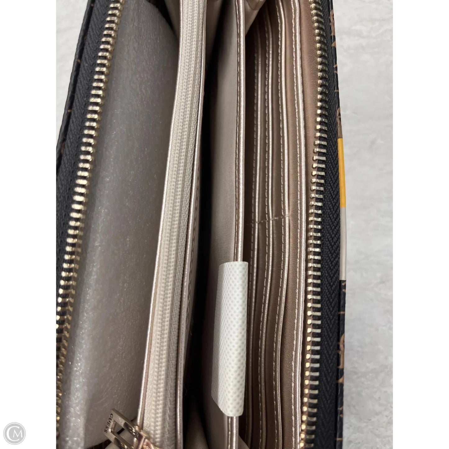 Wallet By Guess, Size: Large