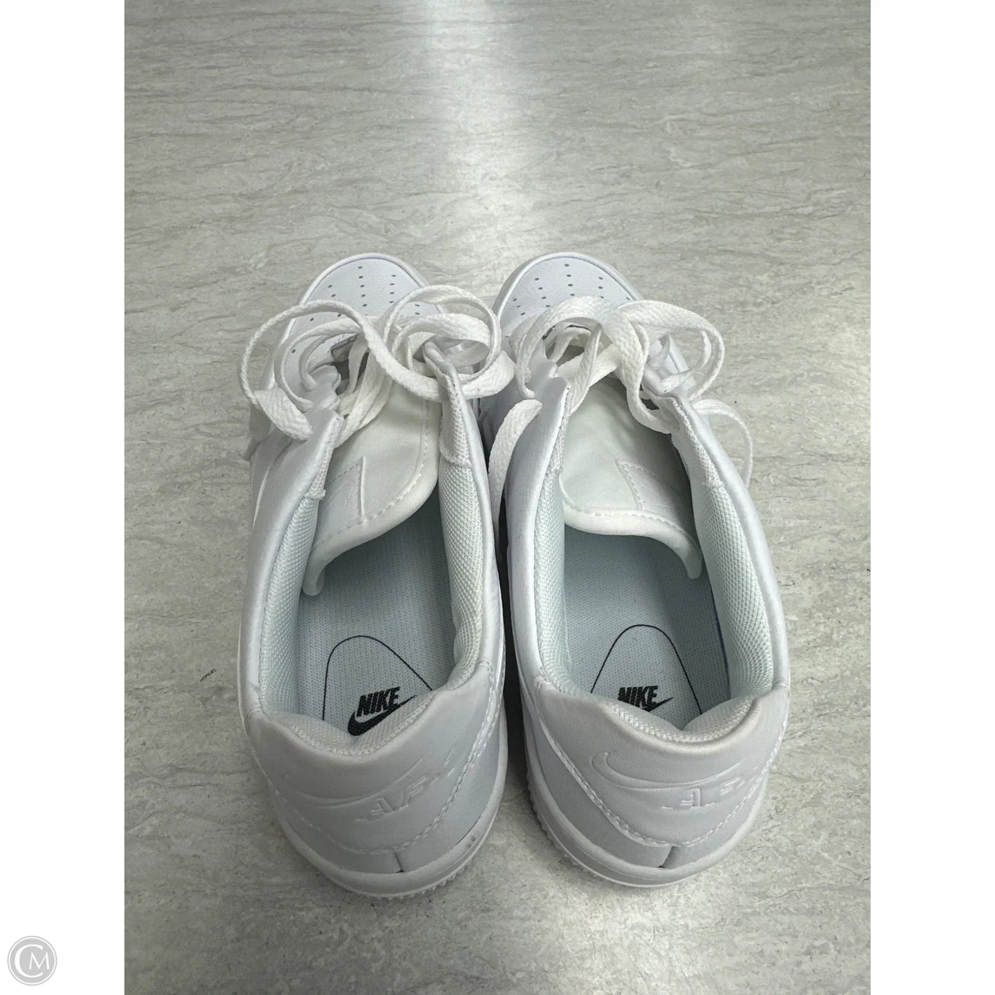 Shoes Sneakers By Nike In White, Size: 9