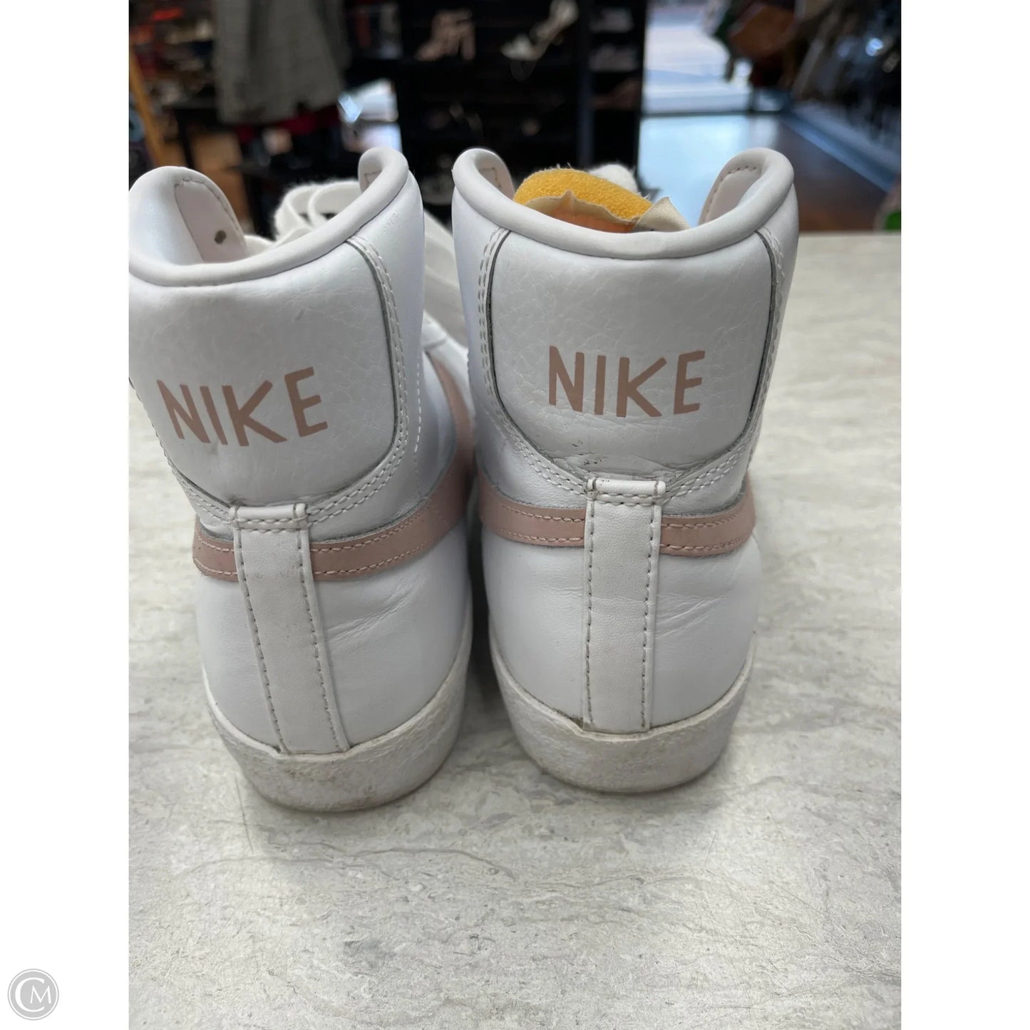 Shoes Sneakers By Nike In Pink & White, Size: 7.5