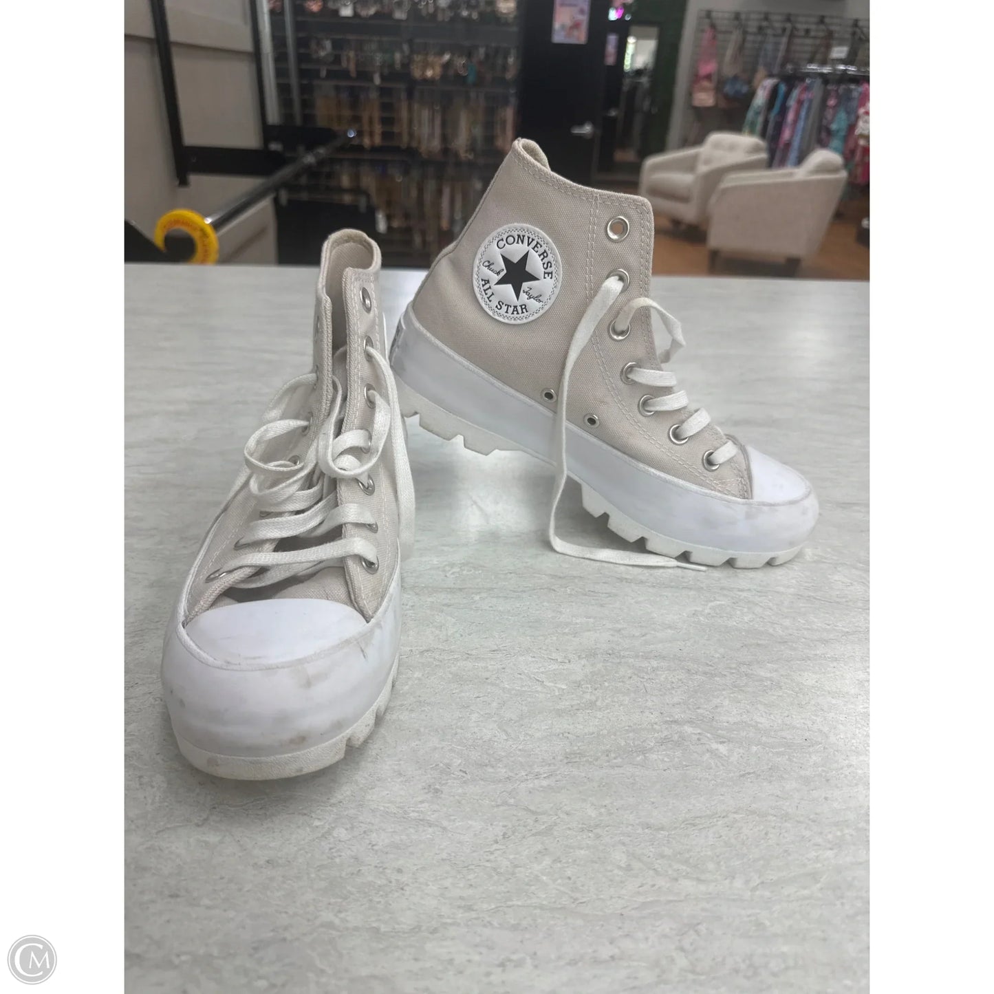 Shoes Sneakers By Converse In Tan & White, Size: 7
