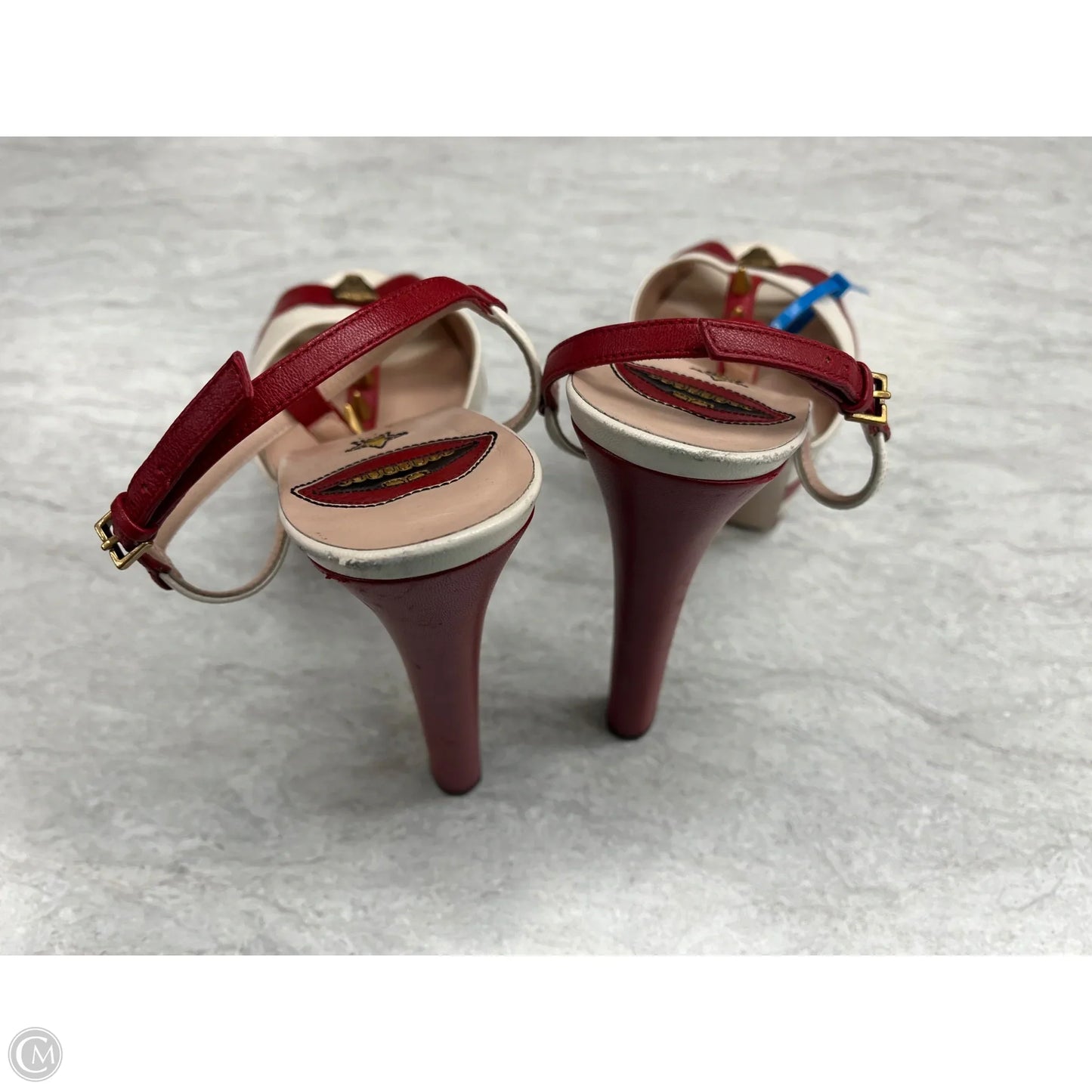 Shoes Luxury Designer By Gucci In Cream & Red, Size: 10