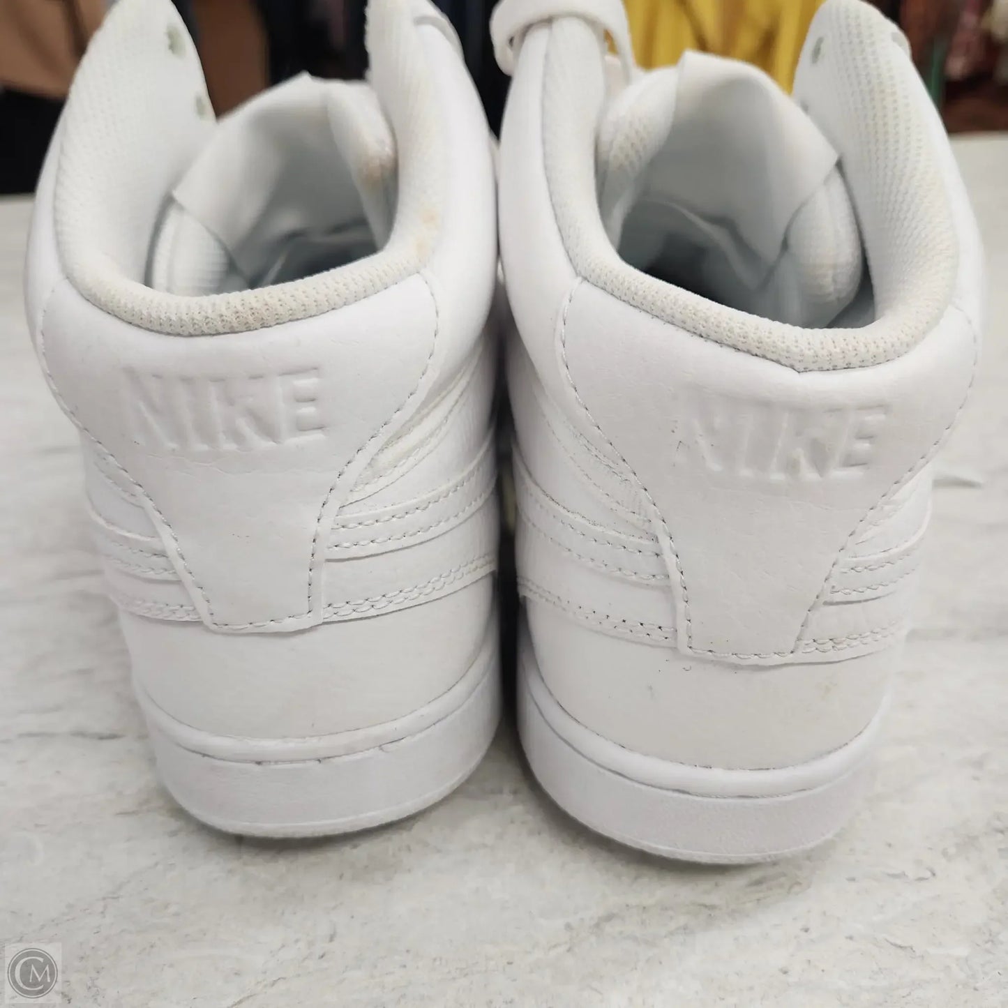 Shoes Sneakers By Nike In White, Size: 8