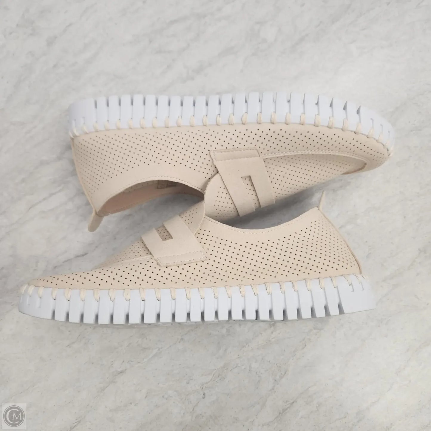 Shoes Flats By Clothes Mentor In Cream, Size: 6.5