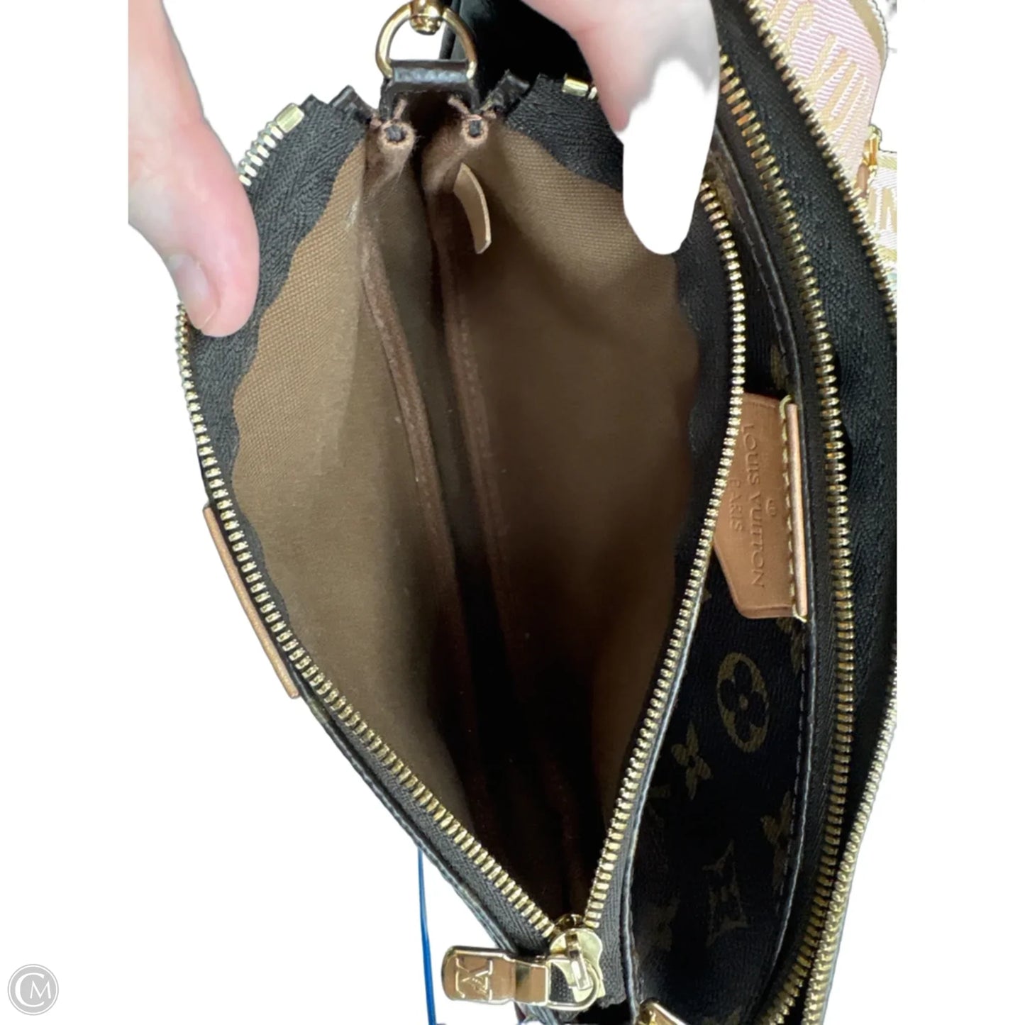 Crossbody Luxury Designer By Louis Vuitton, Size: Medium
