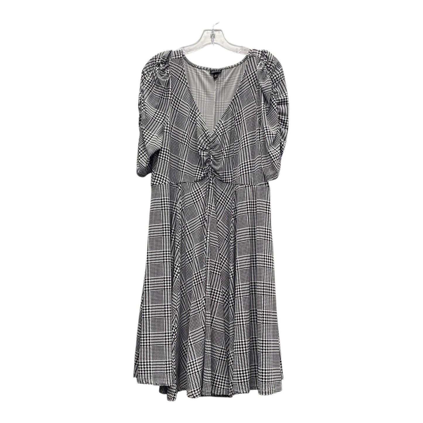 Dress Casual Short By Torrid In Black & White, Size:2X