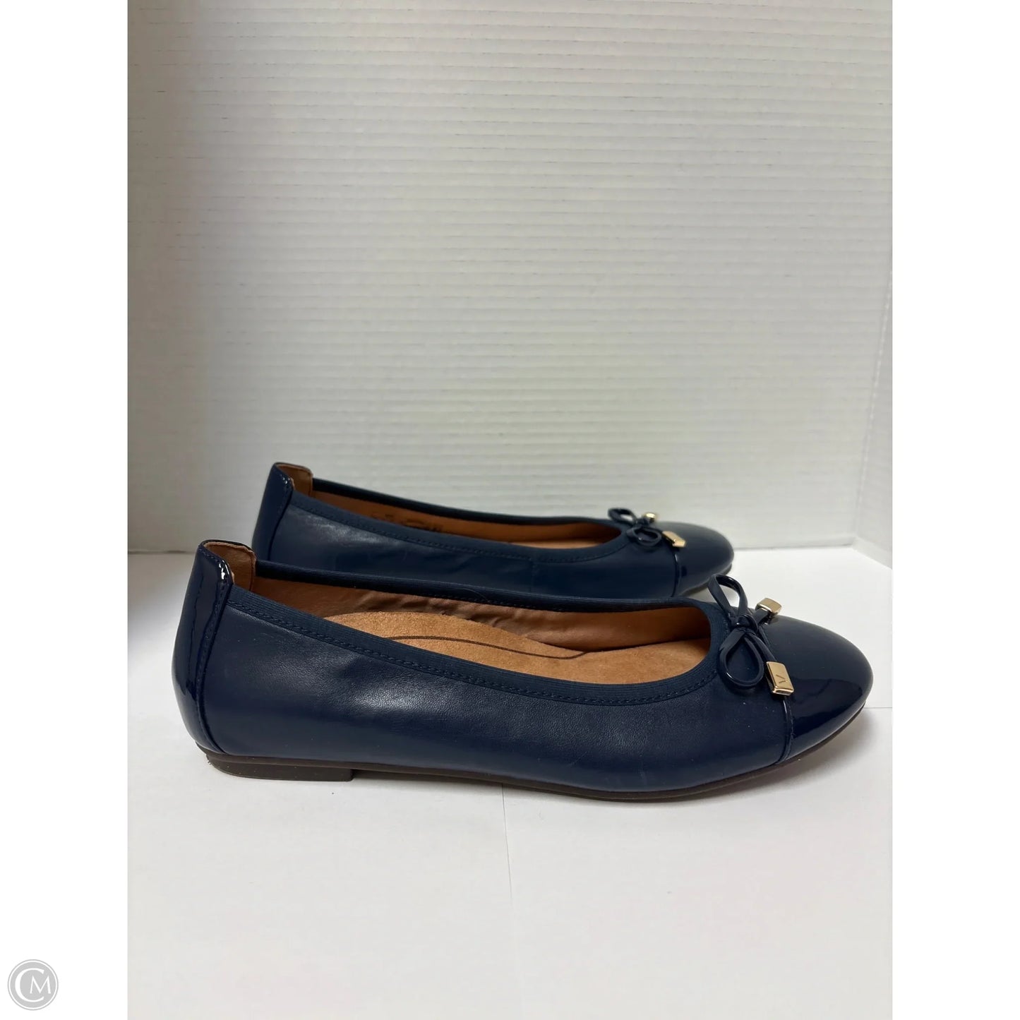 Shoes Flats By Vionic In Navy, Size: 7