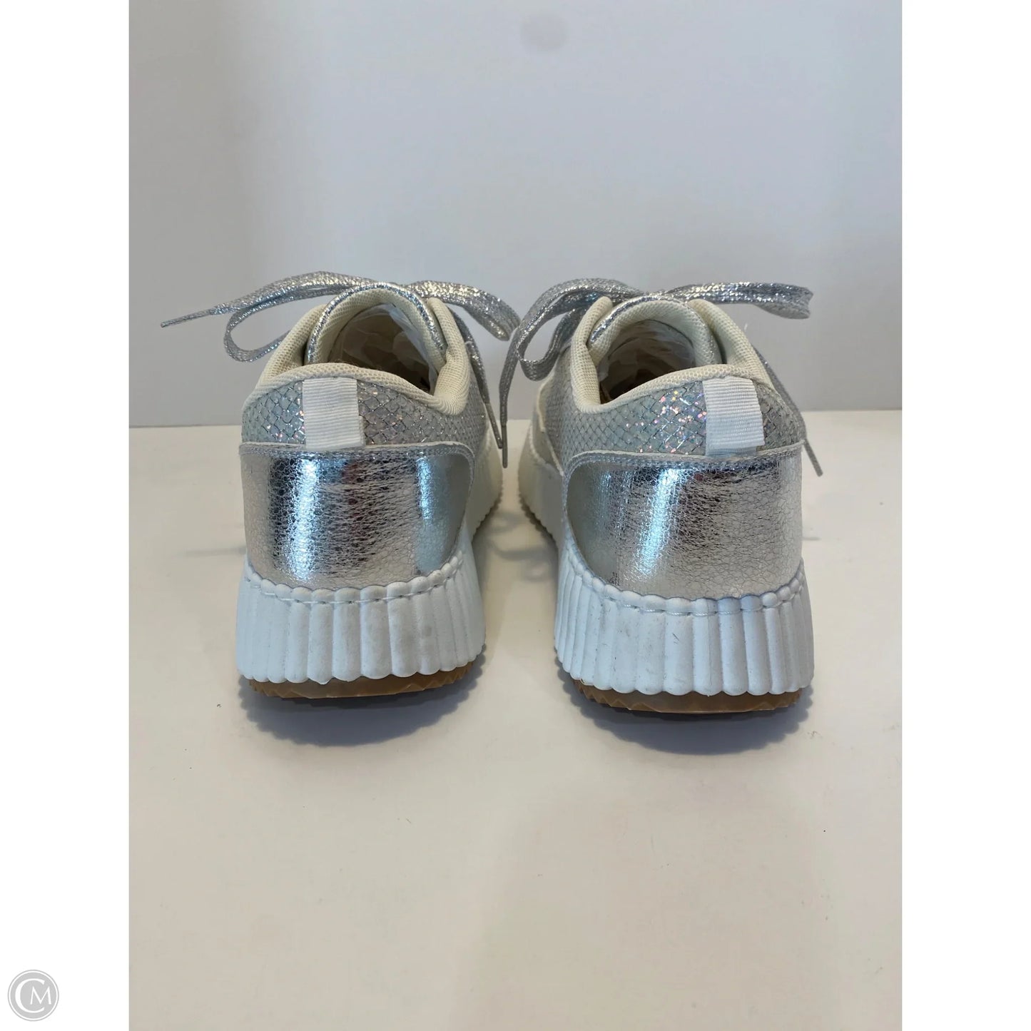 Shoes Sneakers By Yoki In Silver, Size: 10