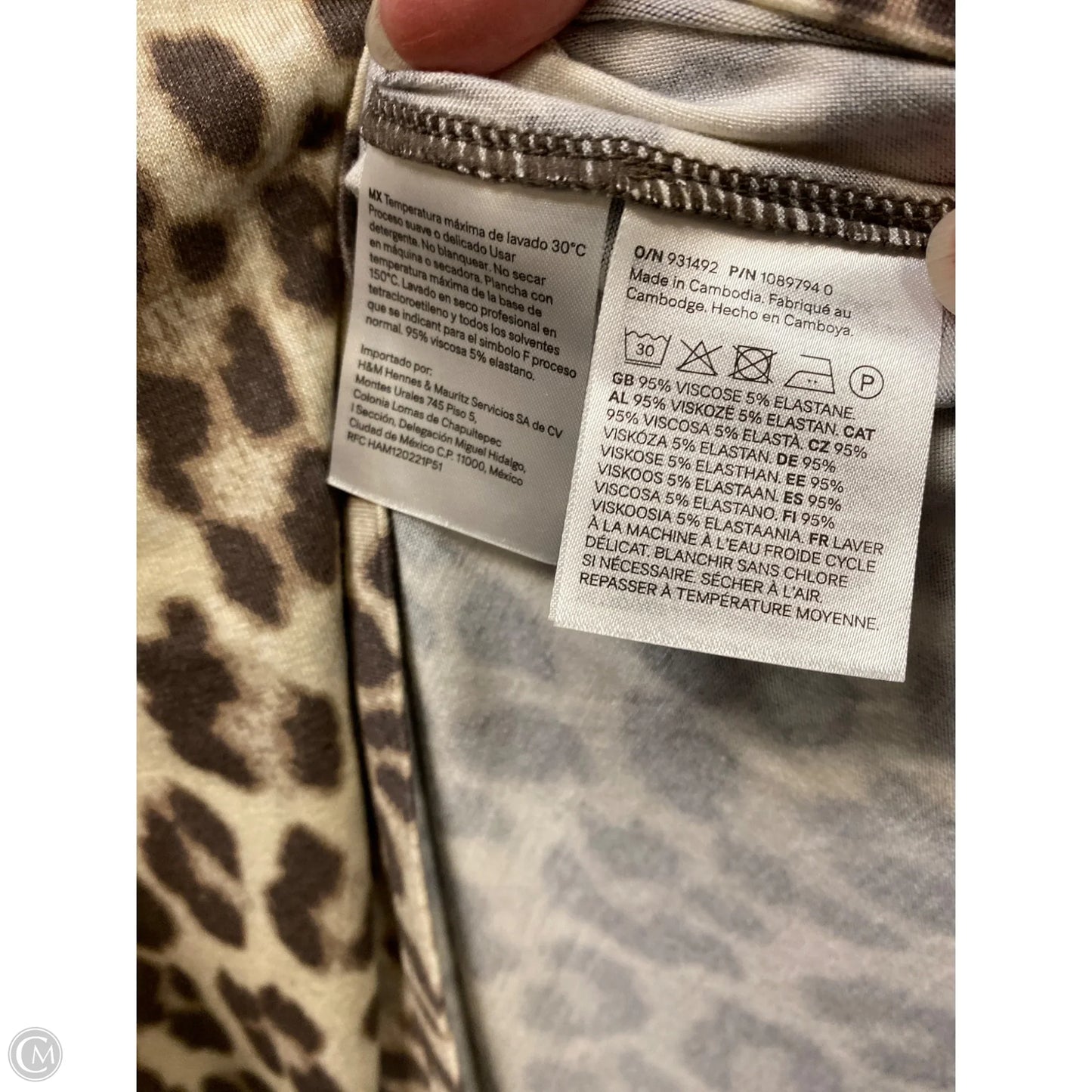Top Long Sleeve By H&m In Animal Print, Size: Xl