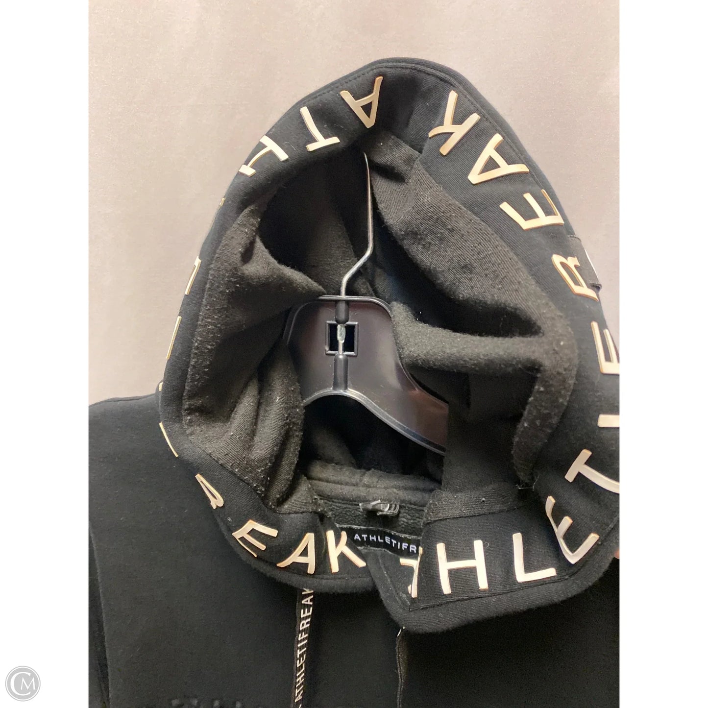 Athletic Sweatshirt Hoodie By Clothes Mentor In Black, Size: M