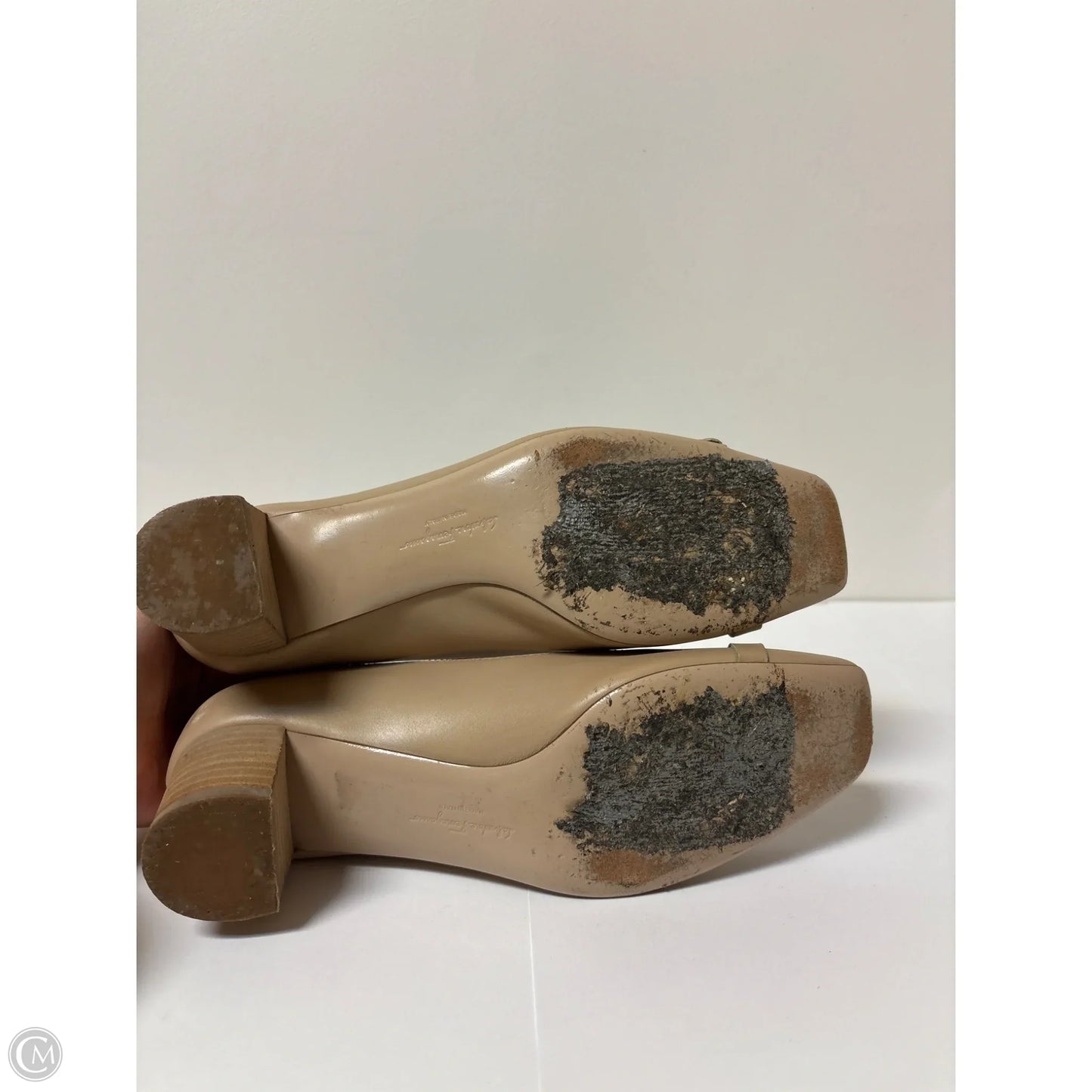 Shoes Luxury Designer By Ferragamo In Beige, Size: 6