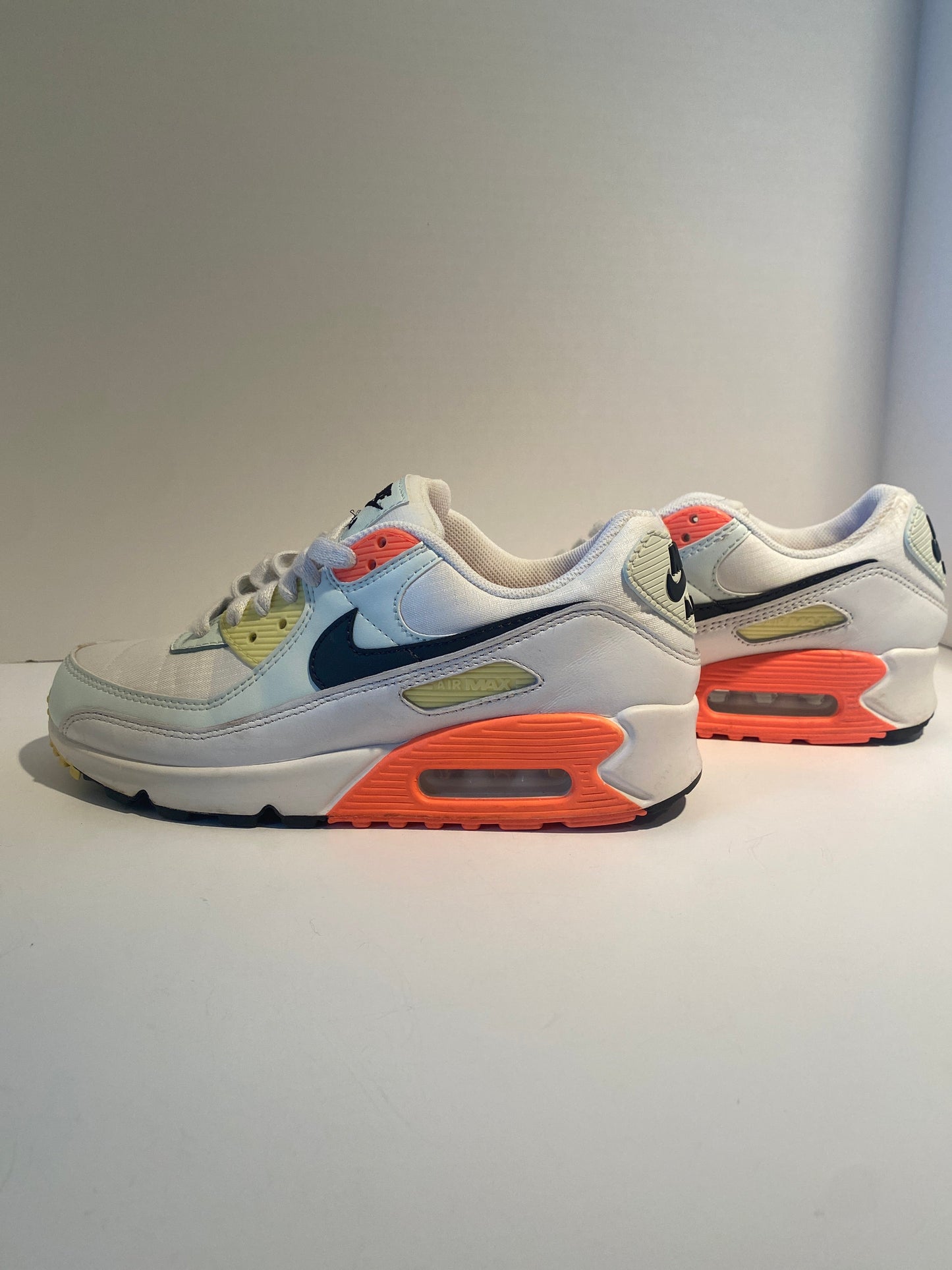 Shoes Sneakers By Nike Size: 8