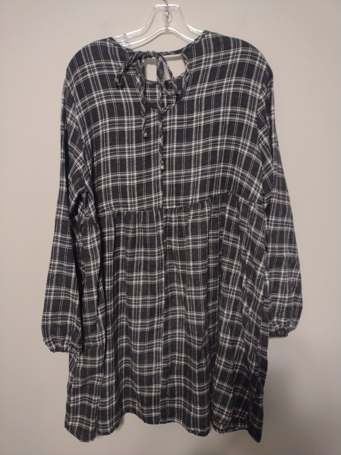 Dress Casual Short By Wild Fable Size: L