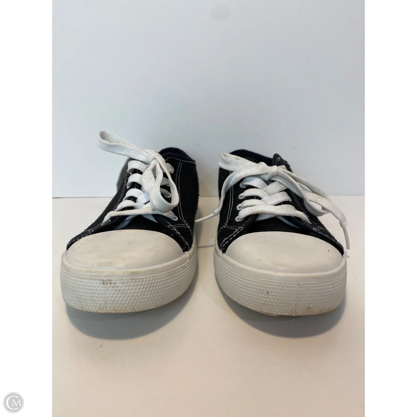 Shoes Sneakers By Clothes Mentor In Black, Size: 7