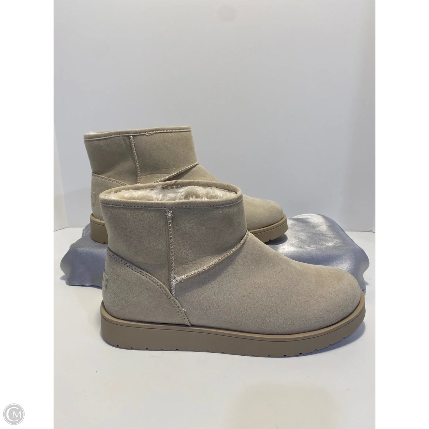 Boots Ankle Flats By Clothes Mentor In Cream, Size: 10