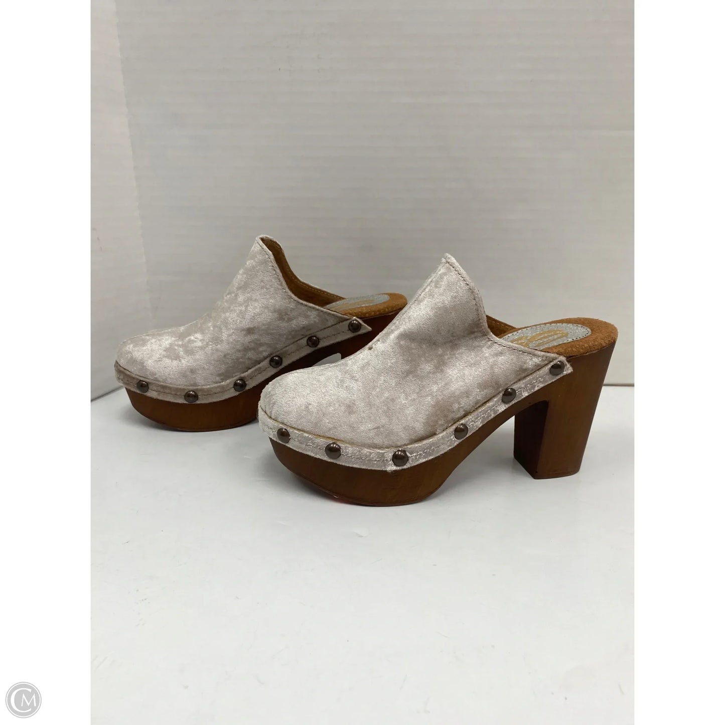 Shoes Heels Block By Clothes Mentor In Cream, Size: 6.5