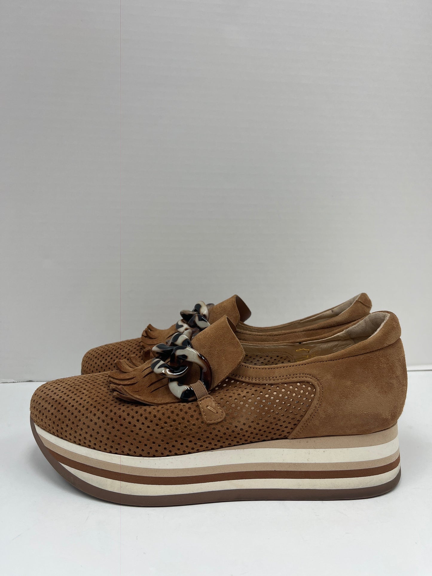 Shoes Sneakers By Cma Size: 9.5