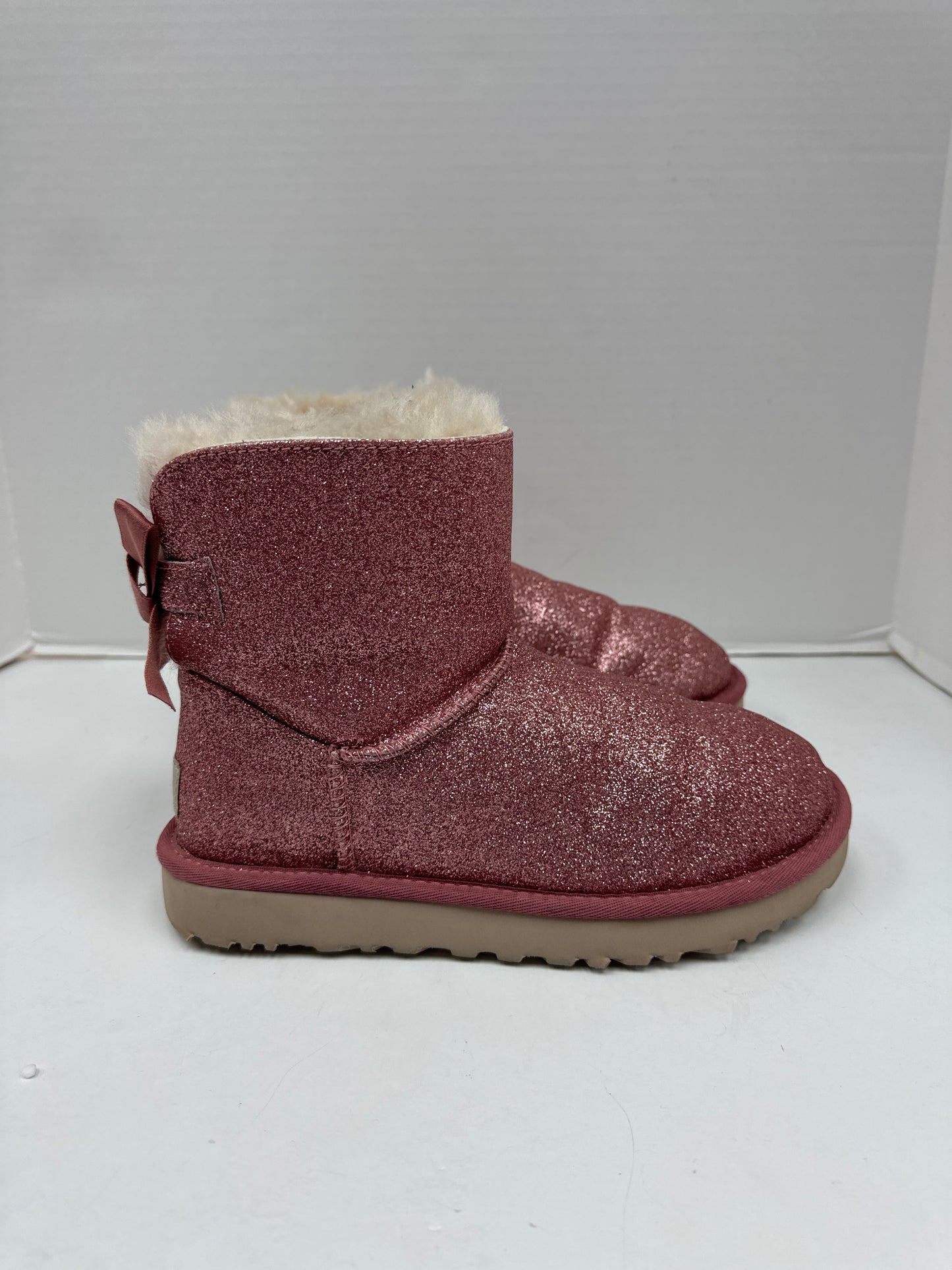 Boots Ankle Flats By Ugg Size: 6