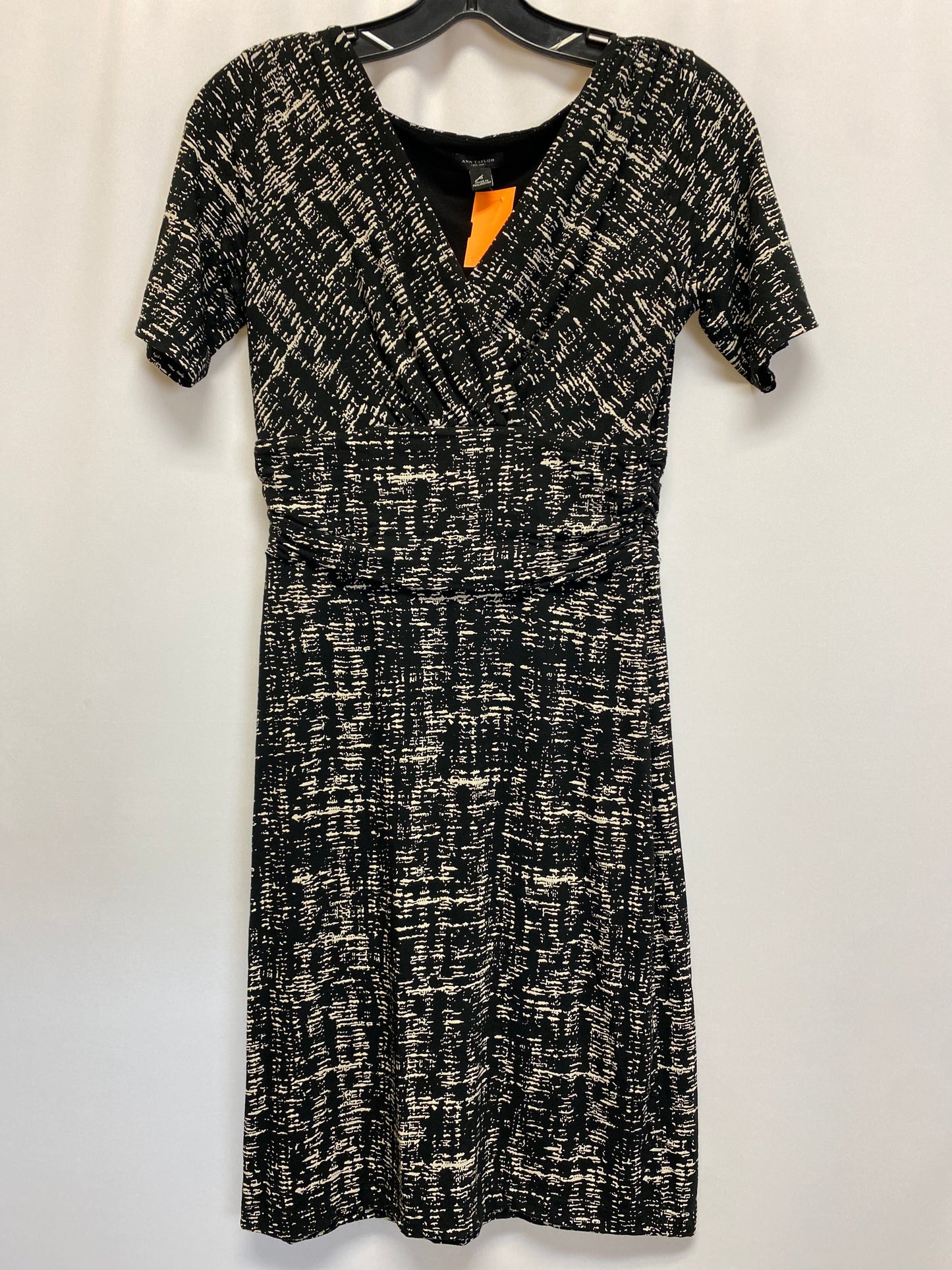 Dress Casual Midi By Ann Taylor Size: Xs