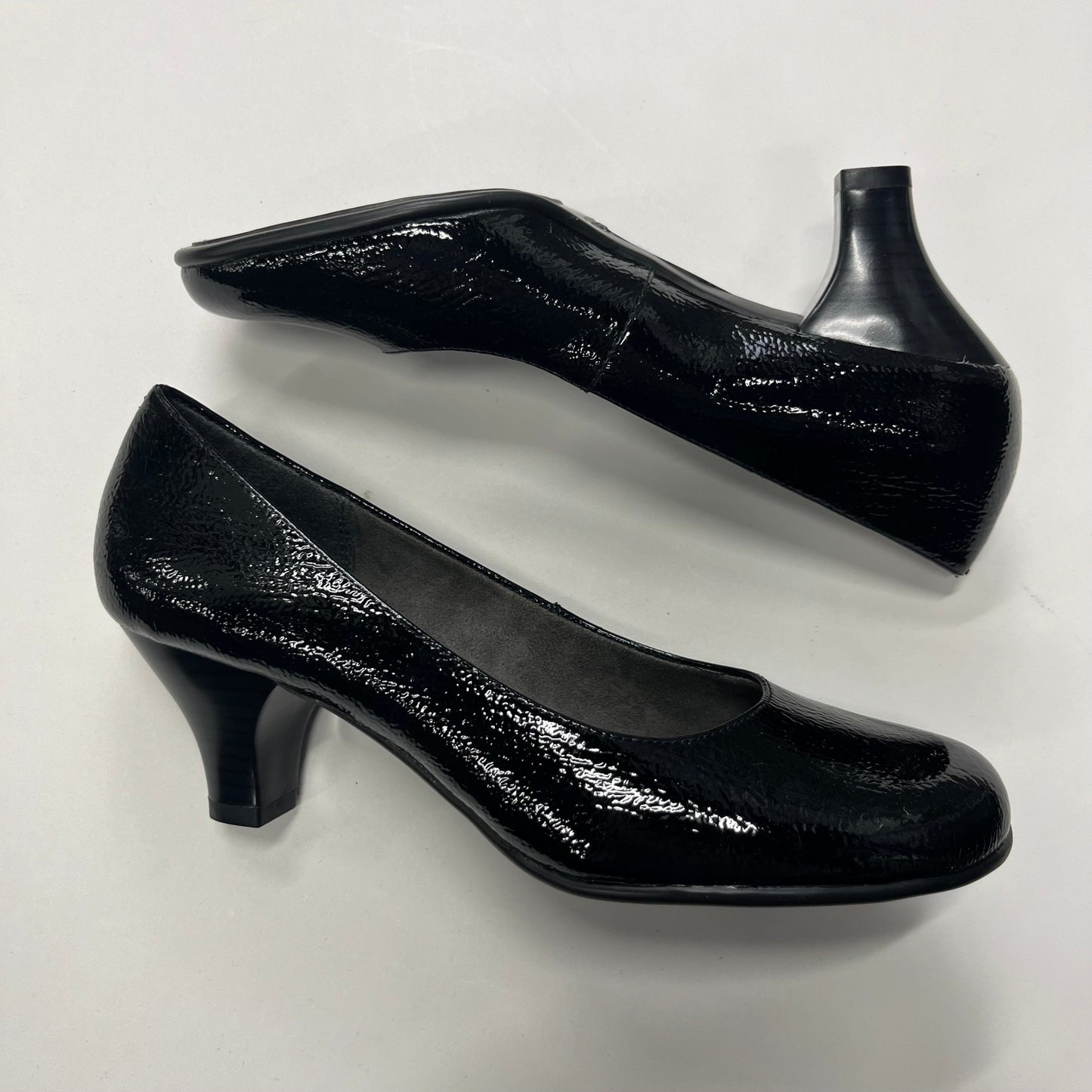 Sandals Flats By Clarks Size: 7.5