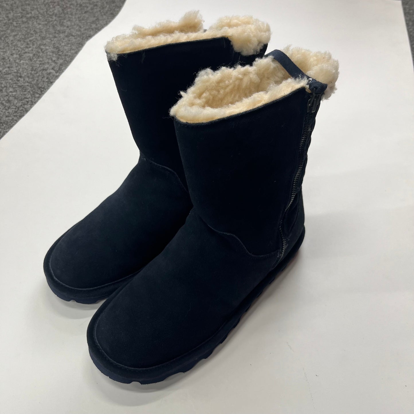 Boots Ankle Flats By Bearpaw Size: 9