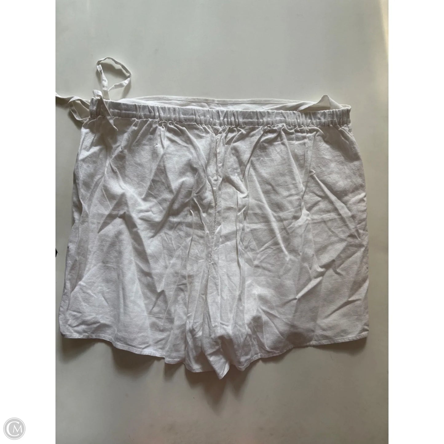 Shorts By Old Navy In White, Size: Xl
