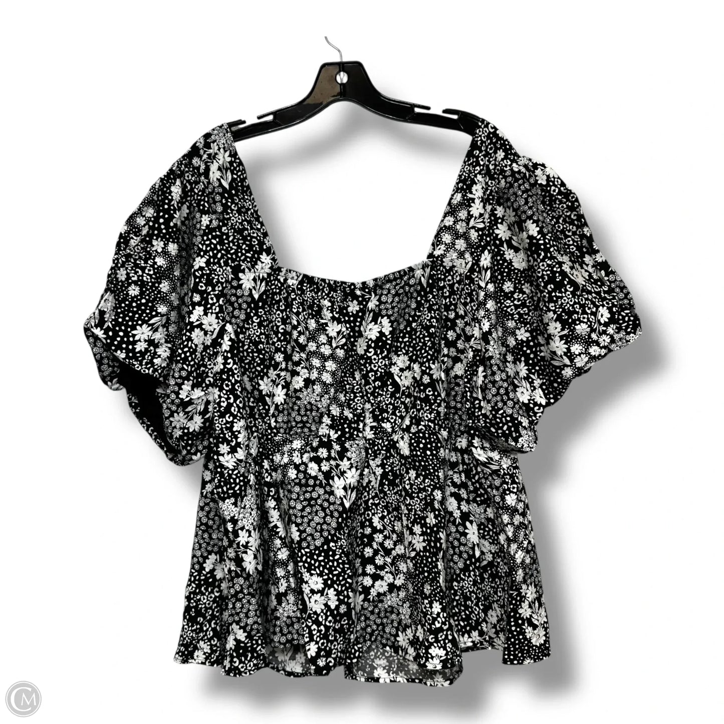 Top Short Sleeve Basic By Torrid In Black & White, Size: 3x