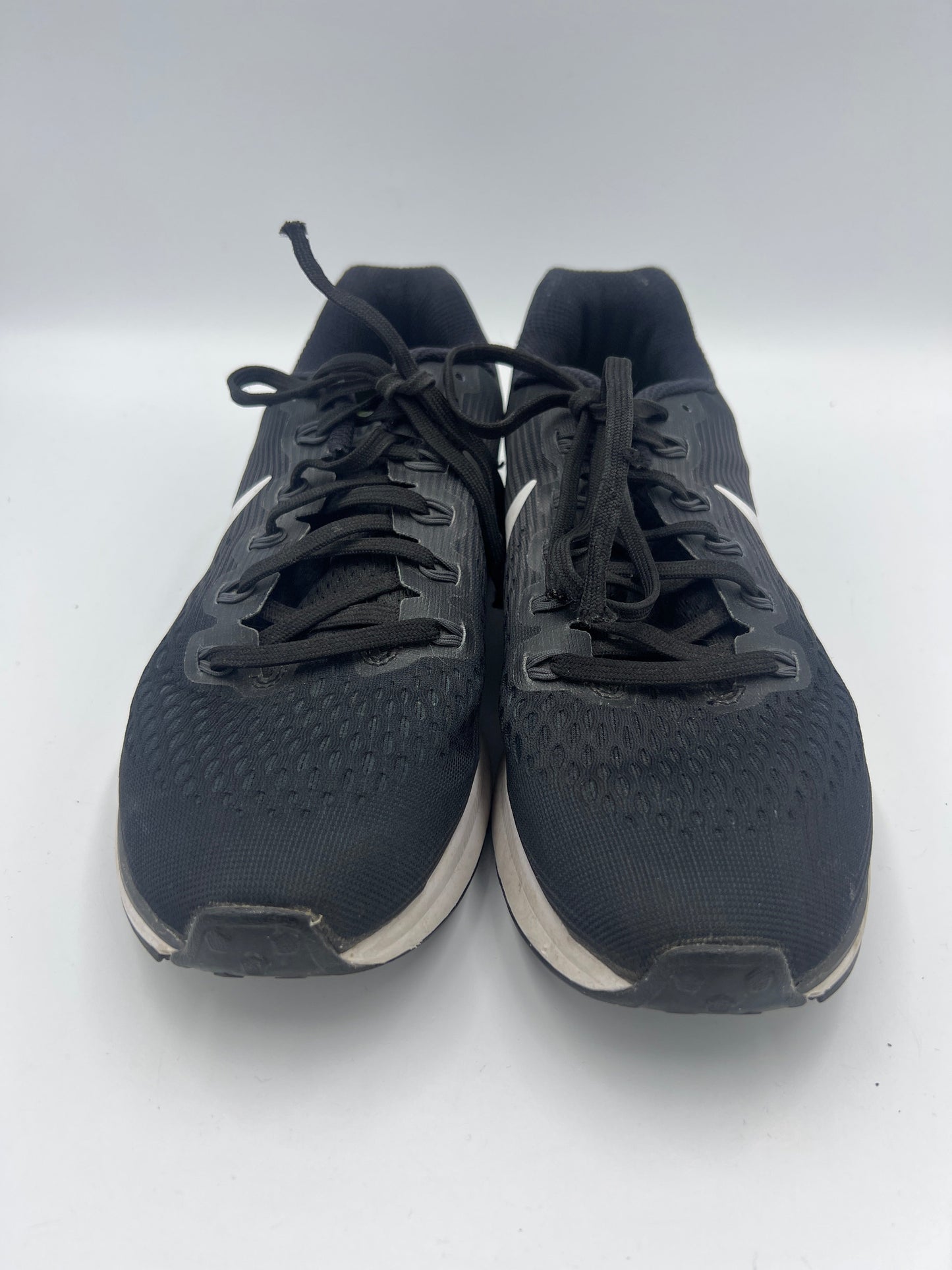 Shoes Athletic By Nike Size: 9.5