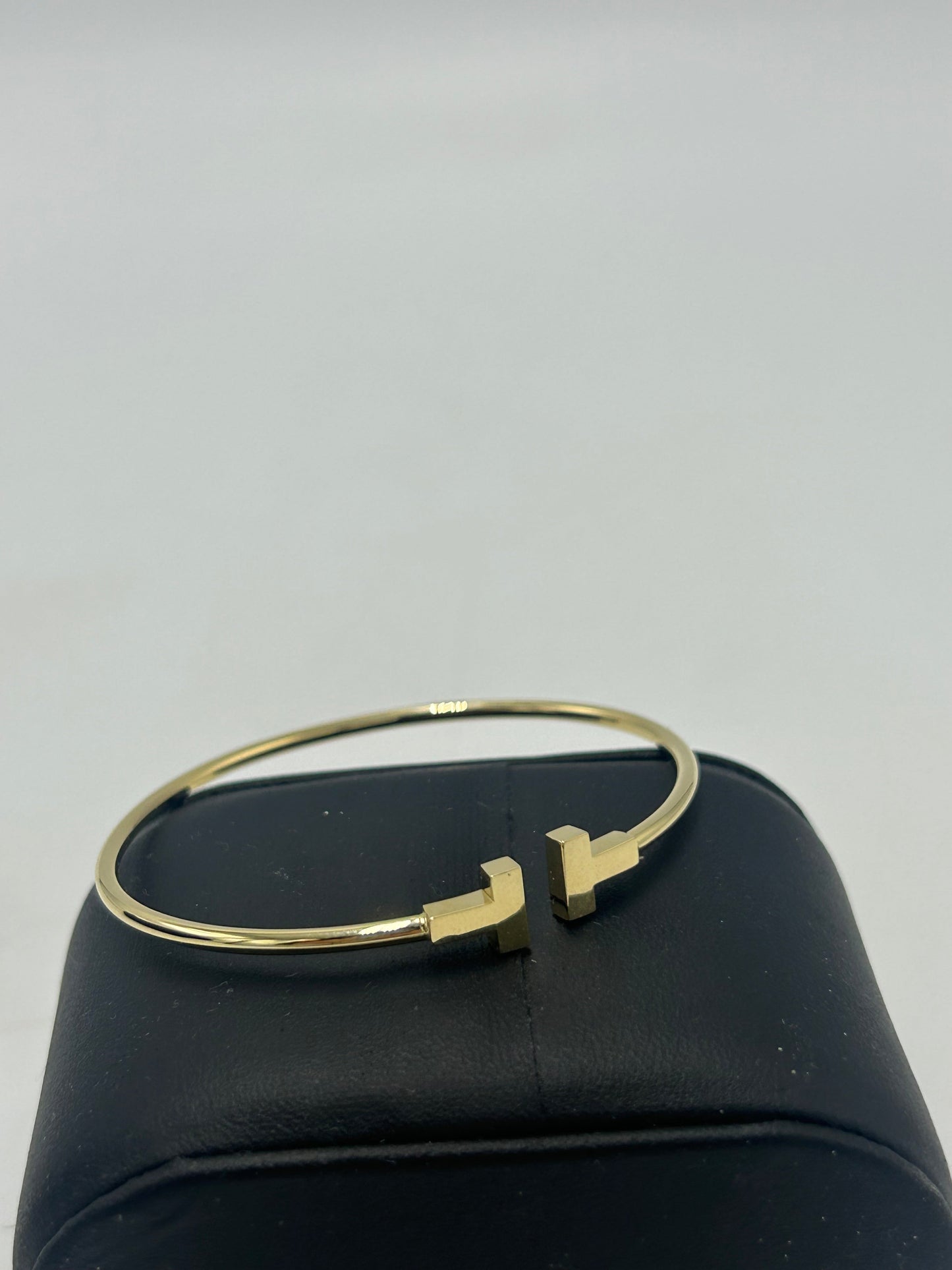 Tiffany & Company 18K T Wire Designer Luxury Bracelet